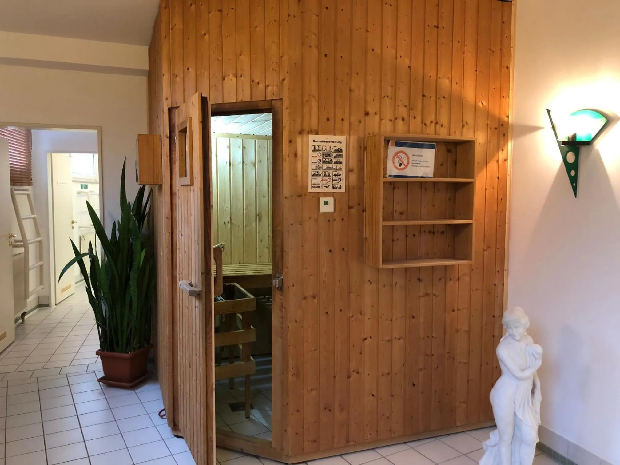 Sauna in Highway Hotel