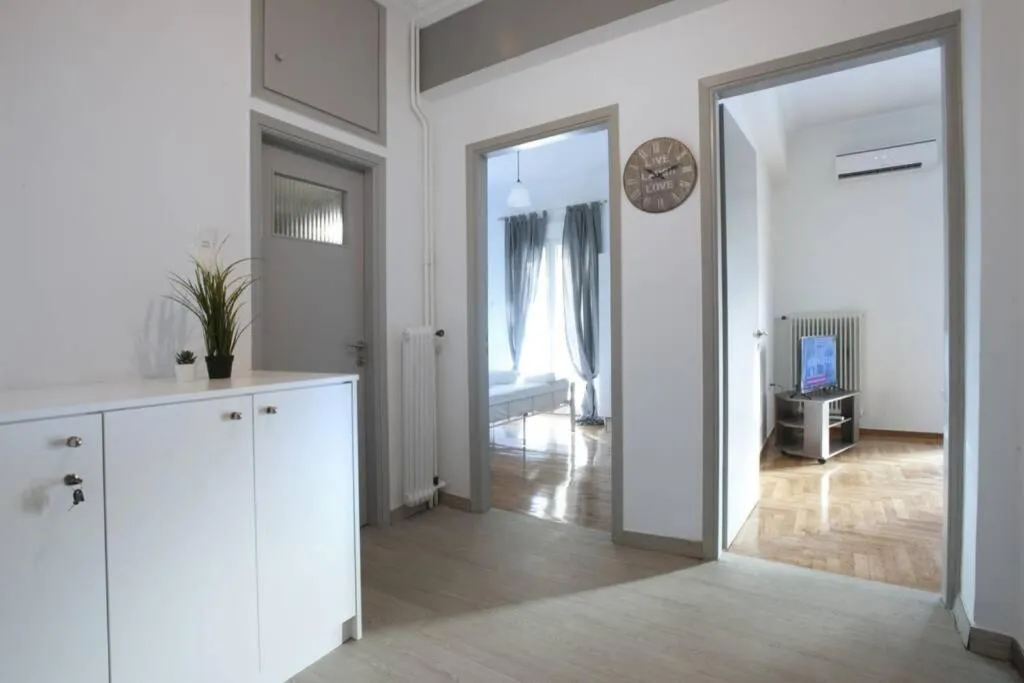 Lobby or reception in Kolonos, a renovated apartment