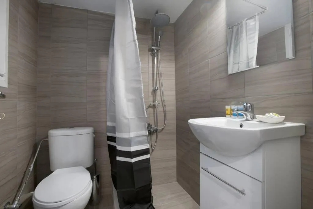 Shower in Kolonos, a renovated apartment