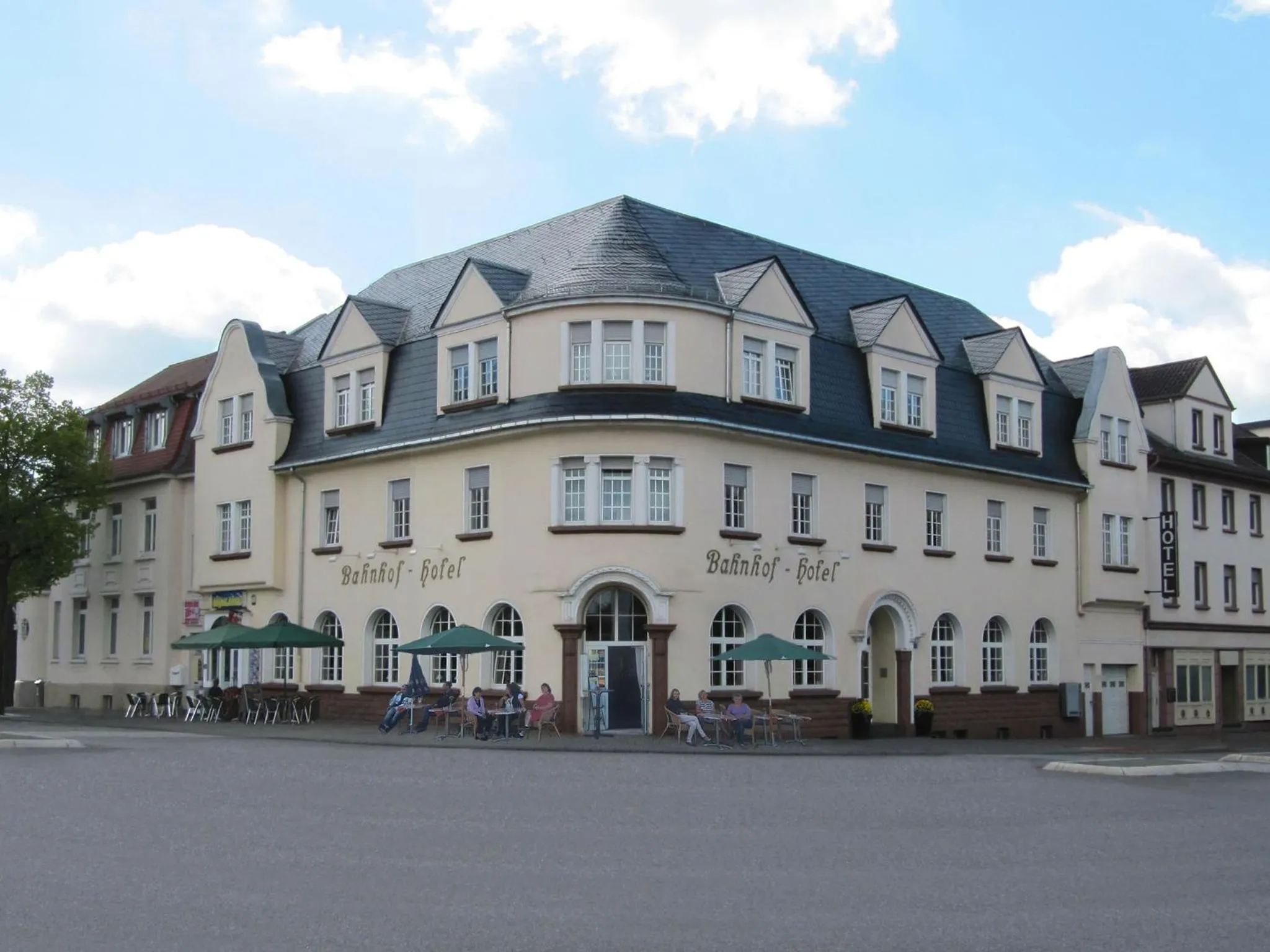 Property building in Bahnhof-Hotel Saarlouis