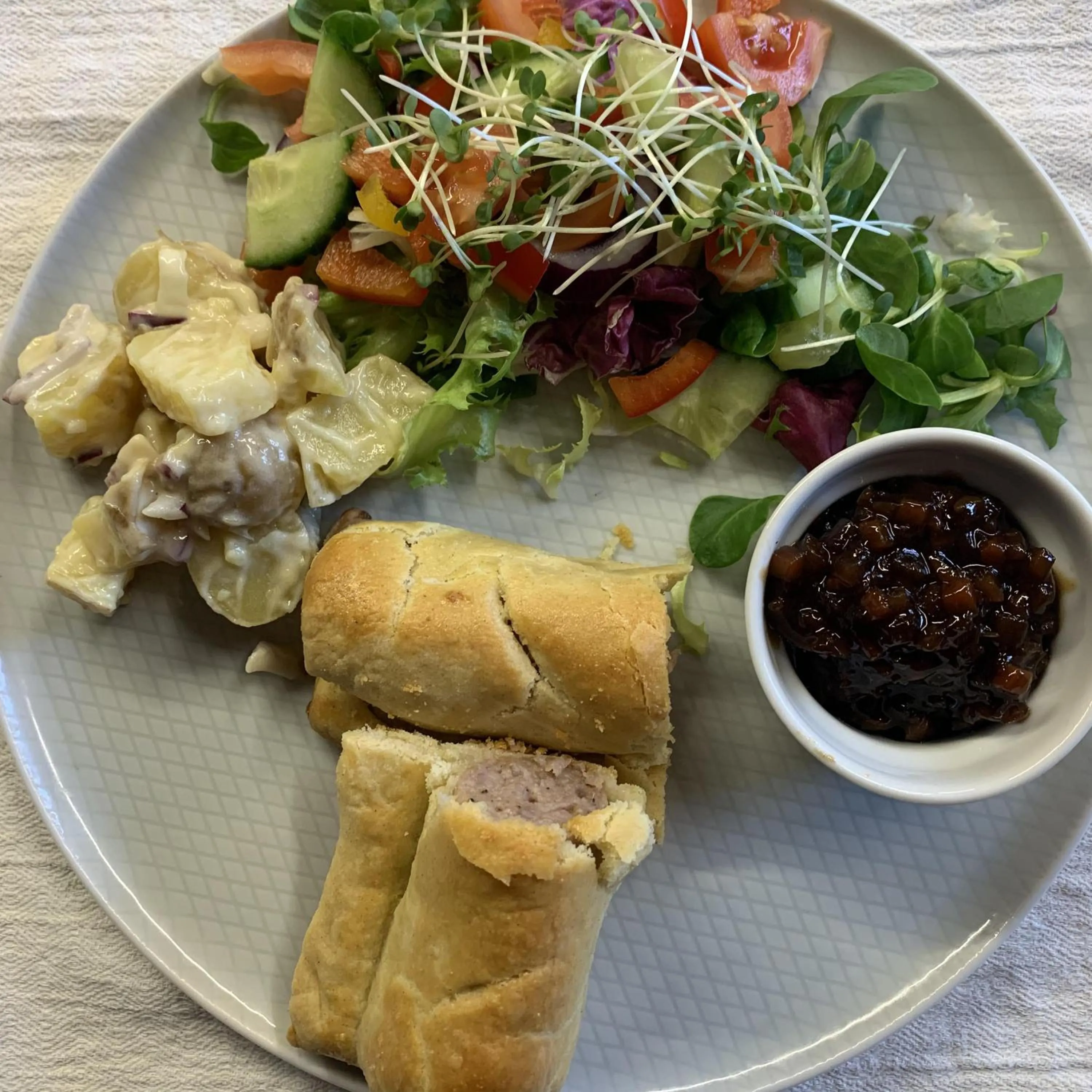 Food and drinks in Ye Olde White Harte Hotel