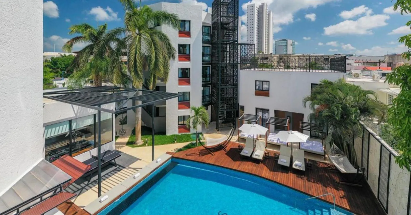 Swimming pool in Seven Boutique Apartments Cancún