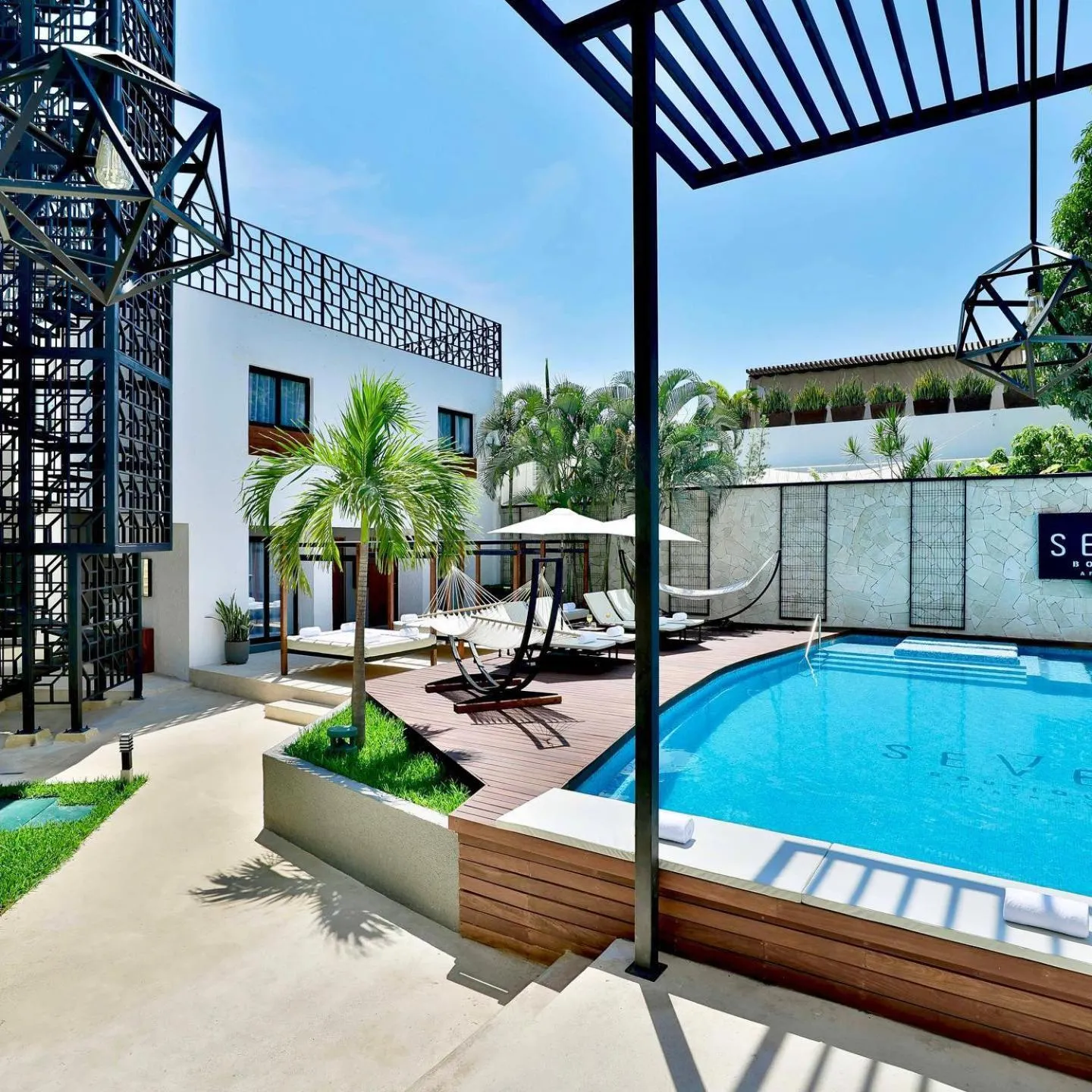 Swimming pool in Seven Boutique Apartments Cancún