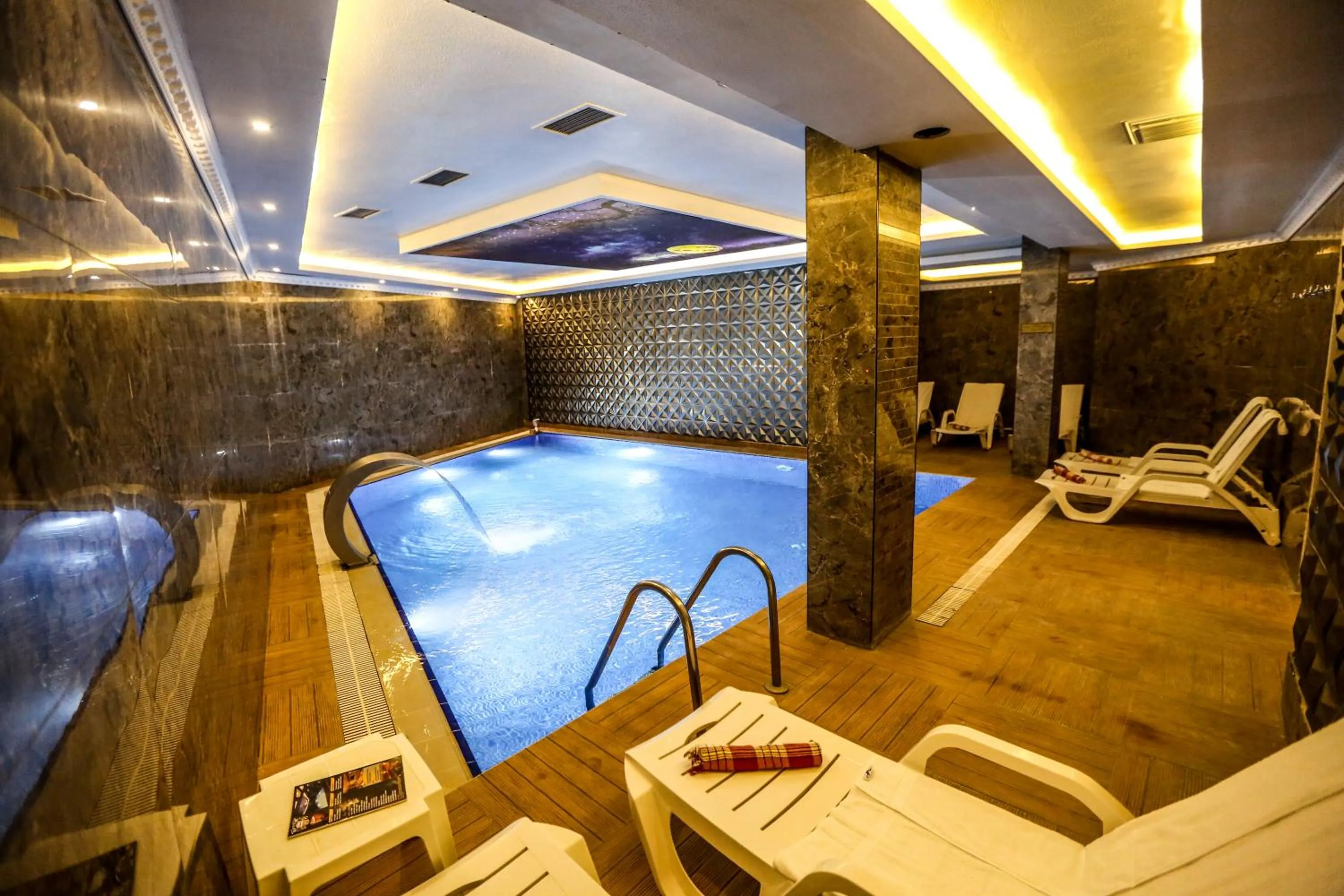 Swimming pool in Thermal Saray Hotel & Yalova