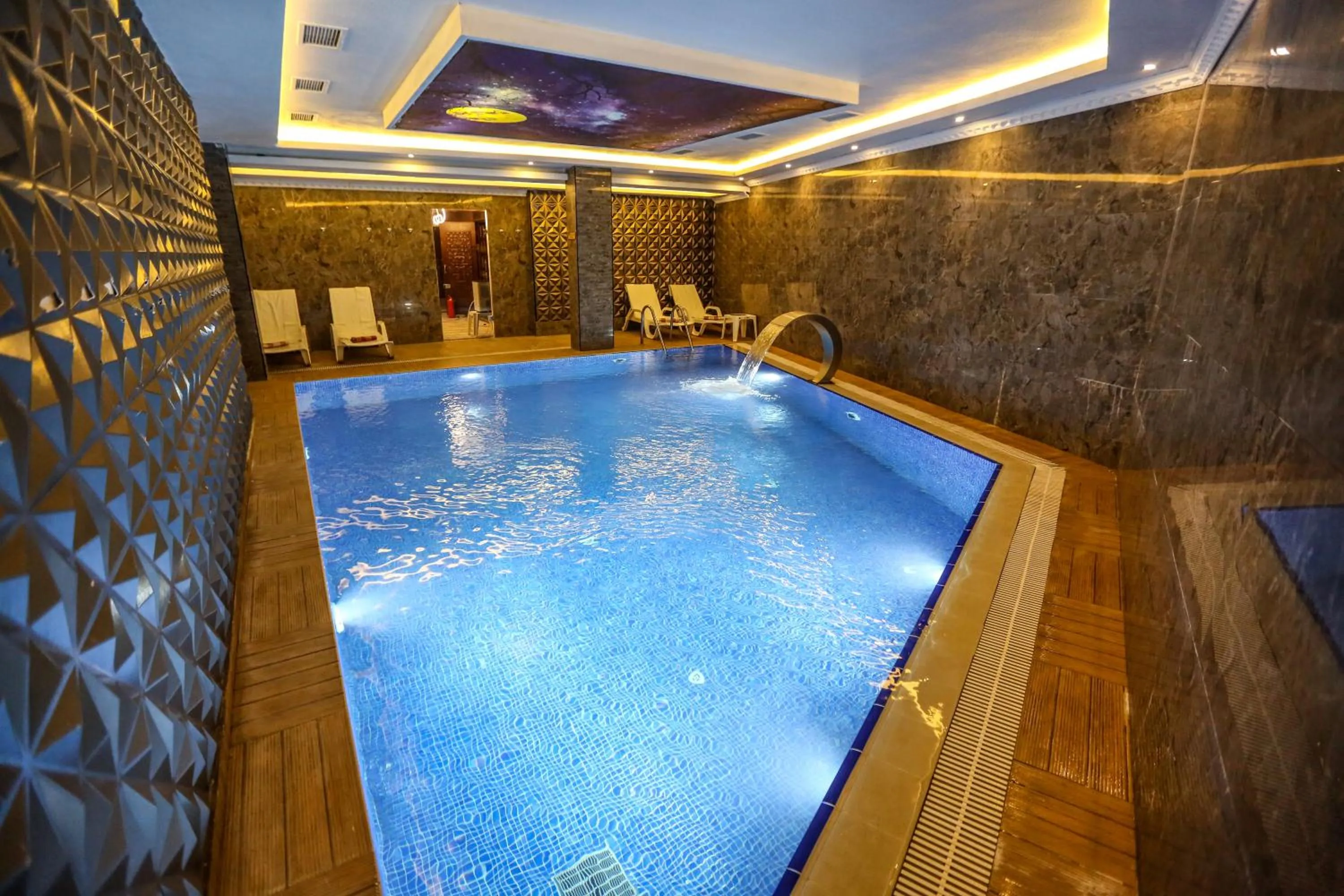 Swimming pool in Thermal Saray Hotel & Yalova