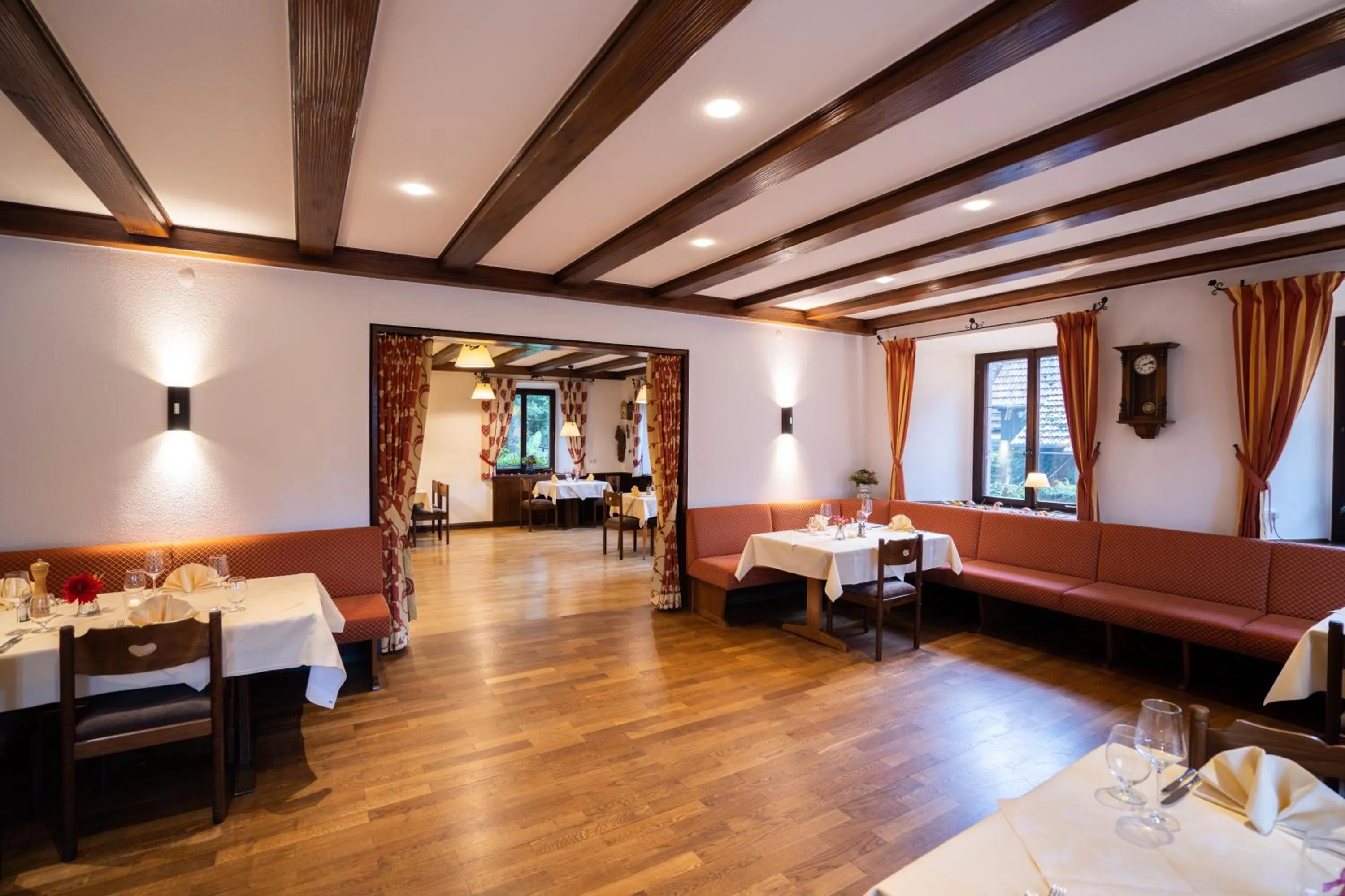 Restaurant/places to eat, Bed in Hotel Suggenbad
