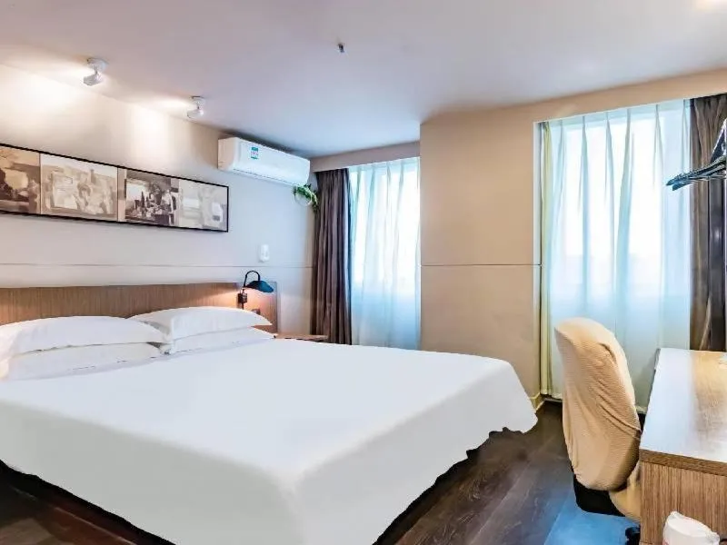 Bed in Jinjiang Inn Select Hangzhou Binjiang University Town Puyan Metro Station