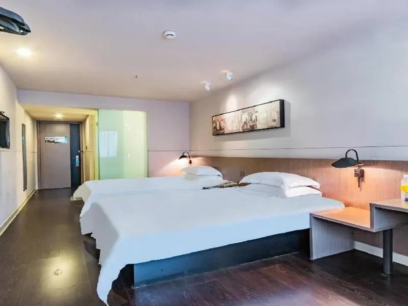 Bed in Jinjiang Inn Select Hangzhou Binjiang University Town Puyan Metro Station