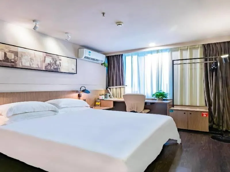 Bed in Jinjiang Inn Select Hangzhou Binjiang University Town Puyan Metro Station