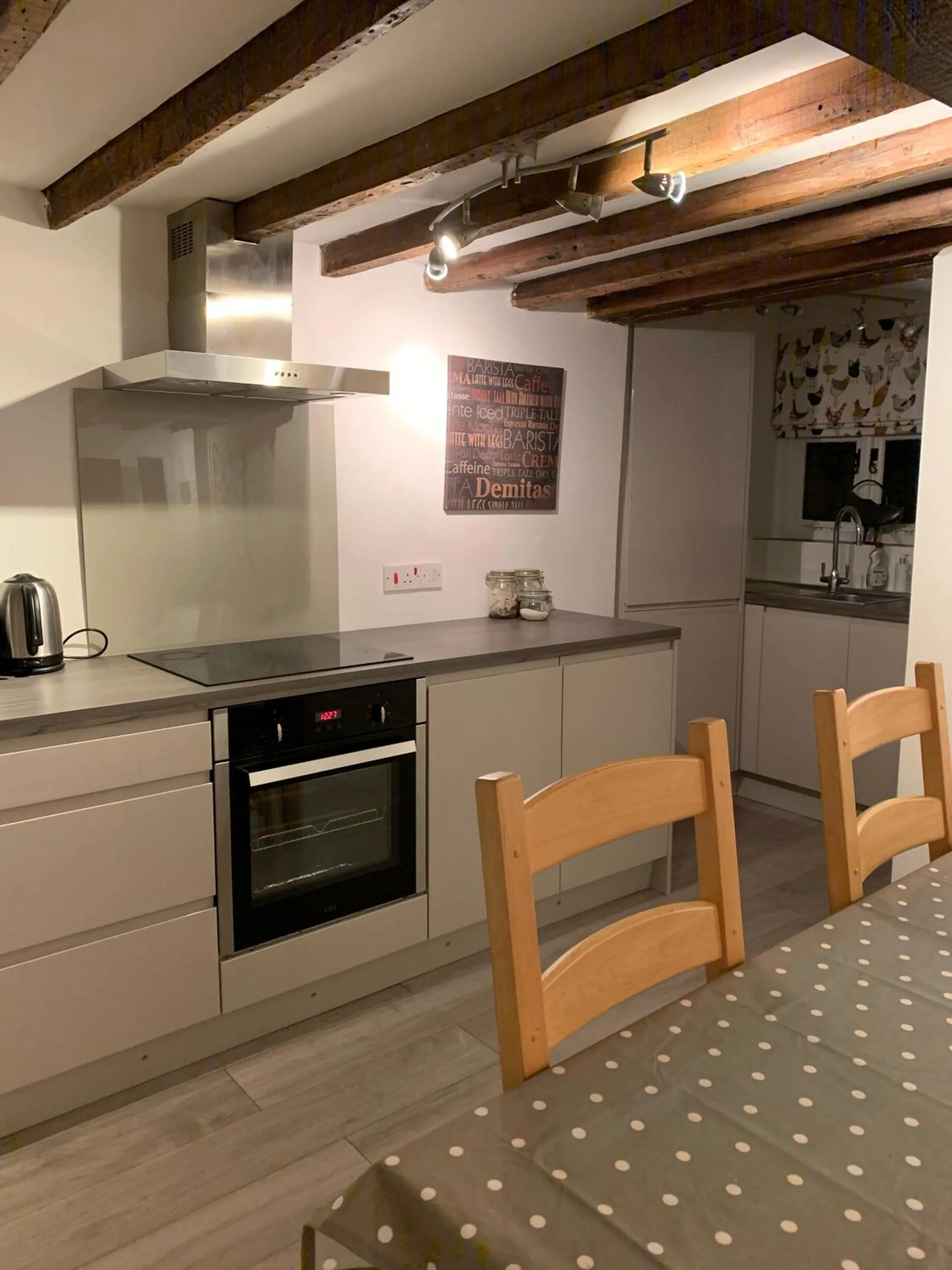 Kitchen or kitchenette in Appletree Cottages
