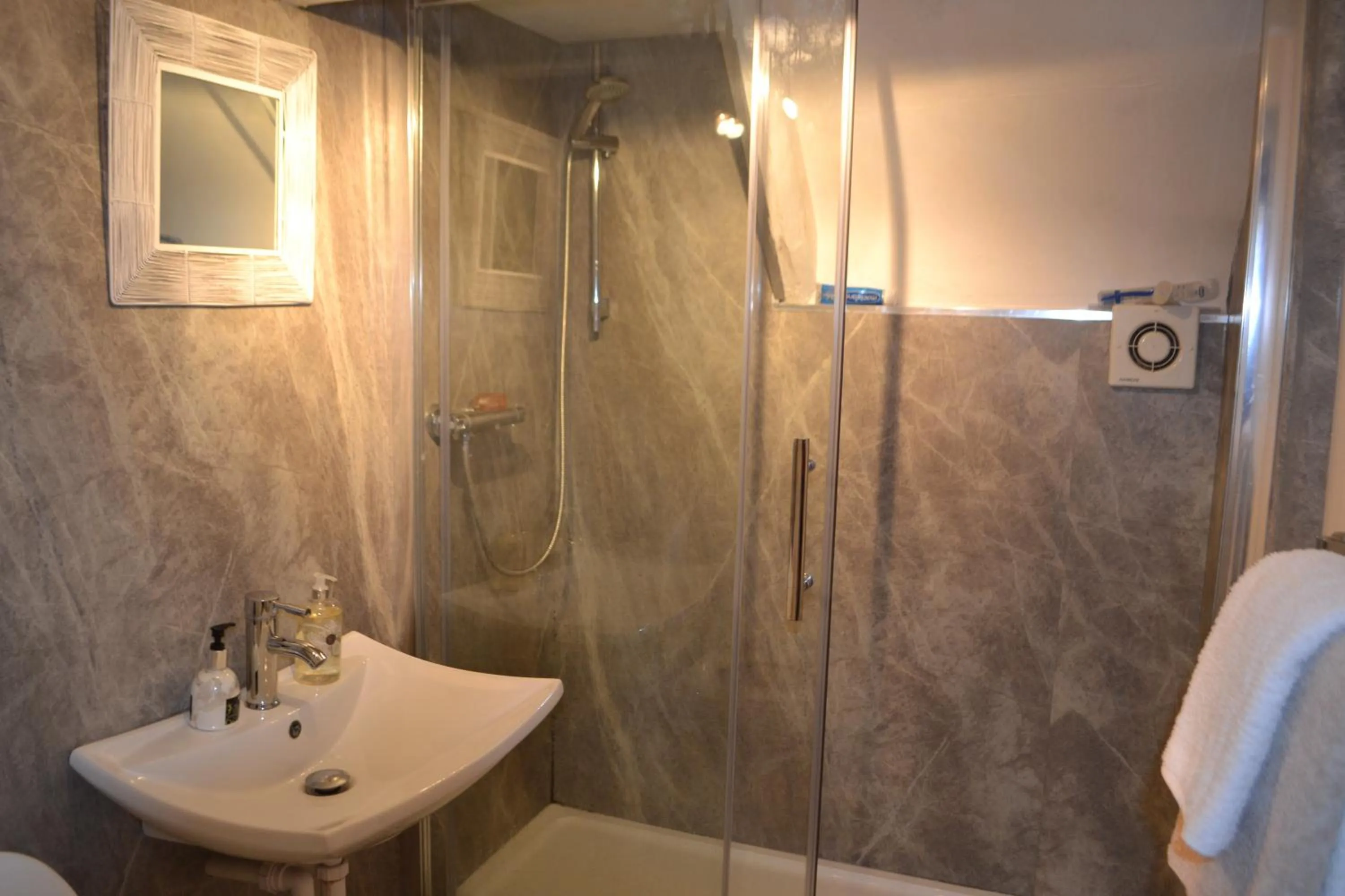 Bathroom in Appletree Cottages