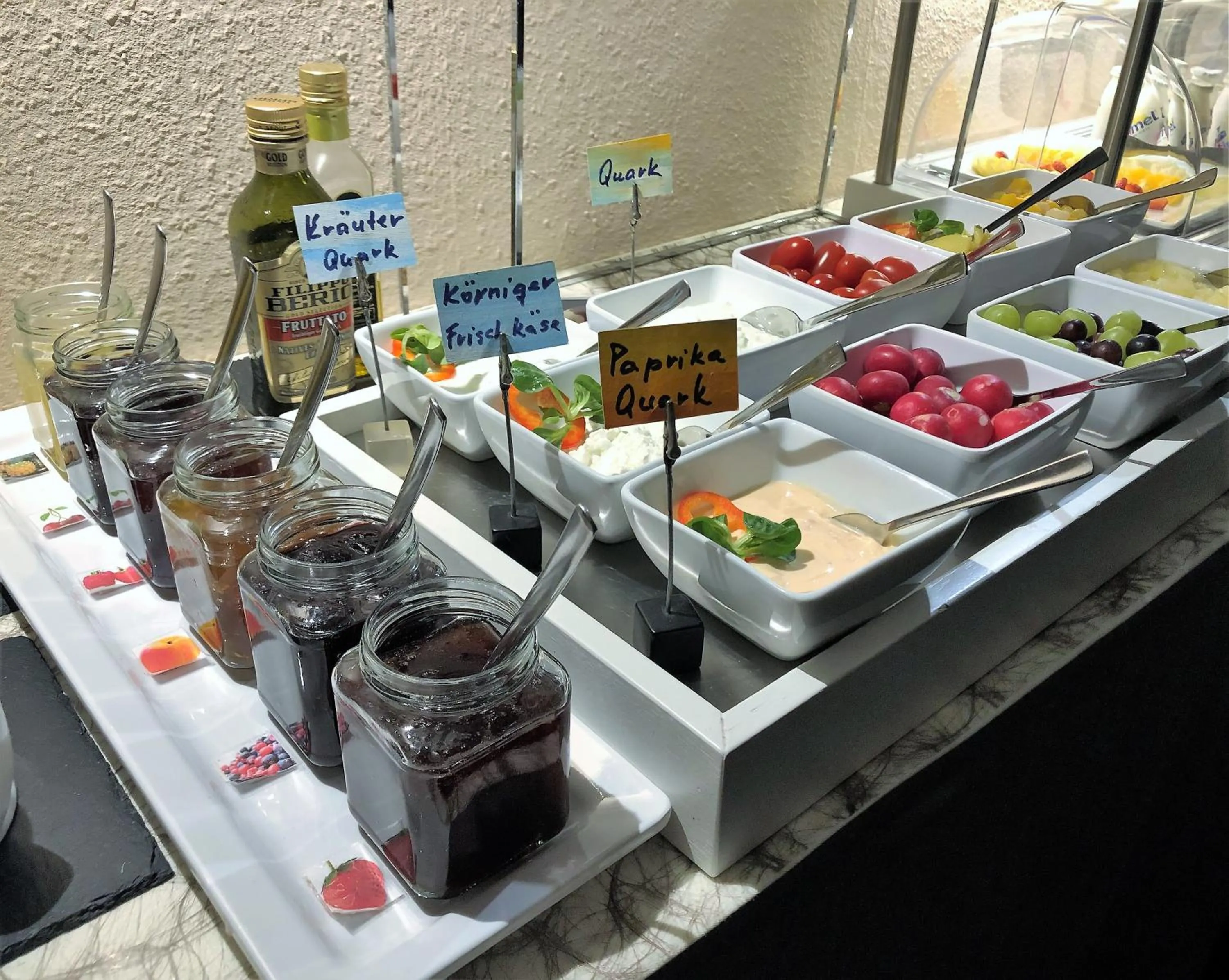 Buffet breakfast in Hotel Stadt Hamburg am Fluss Saarbrücken