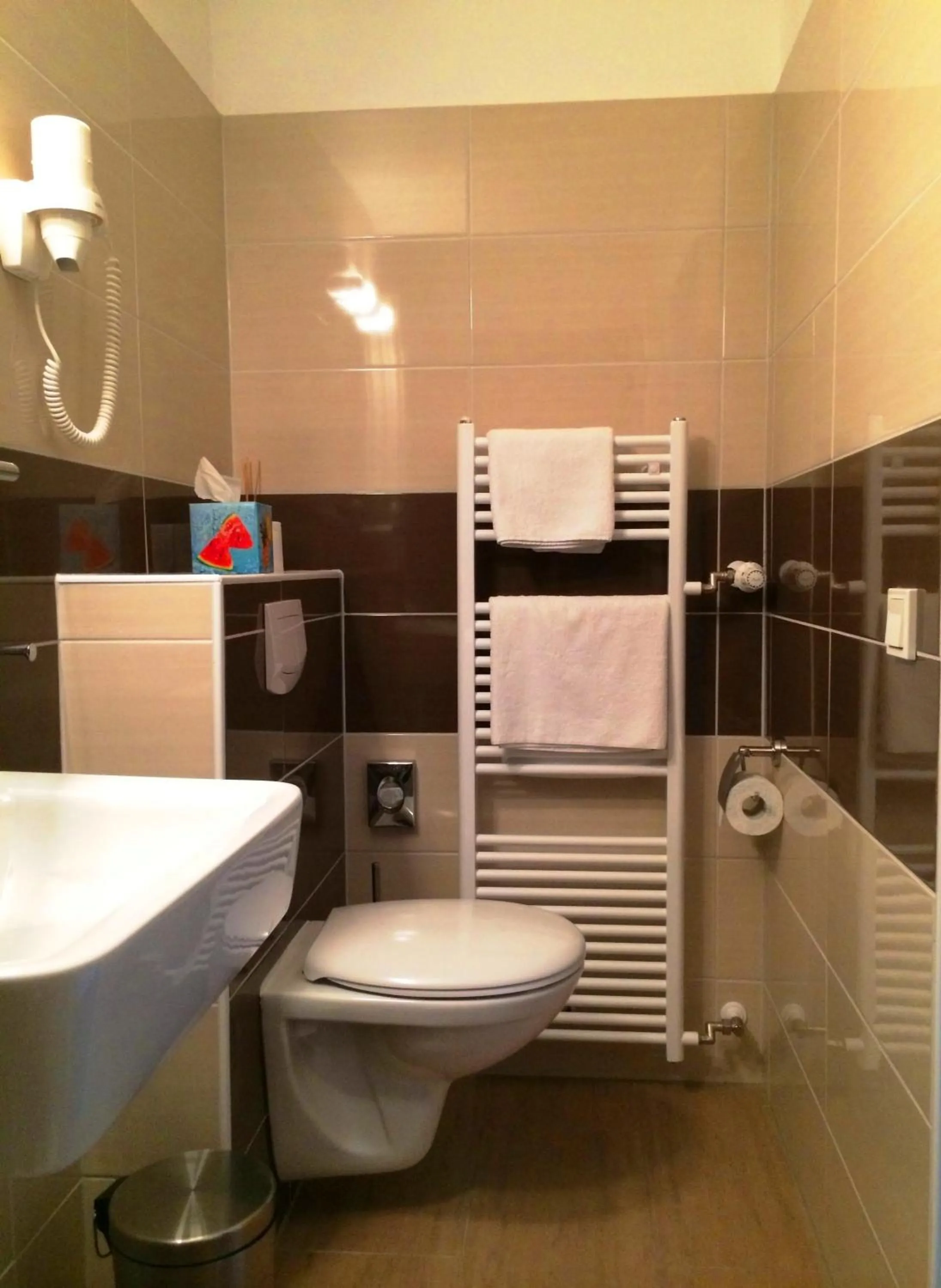 Bathroom in Hotel Stadt Hamburg am Fluss Saarbrücken