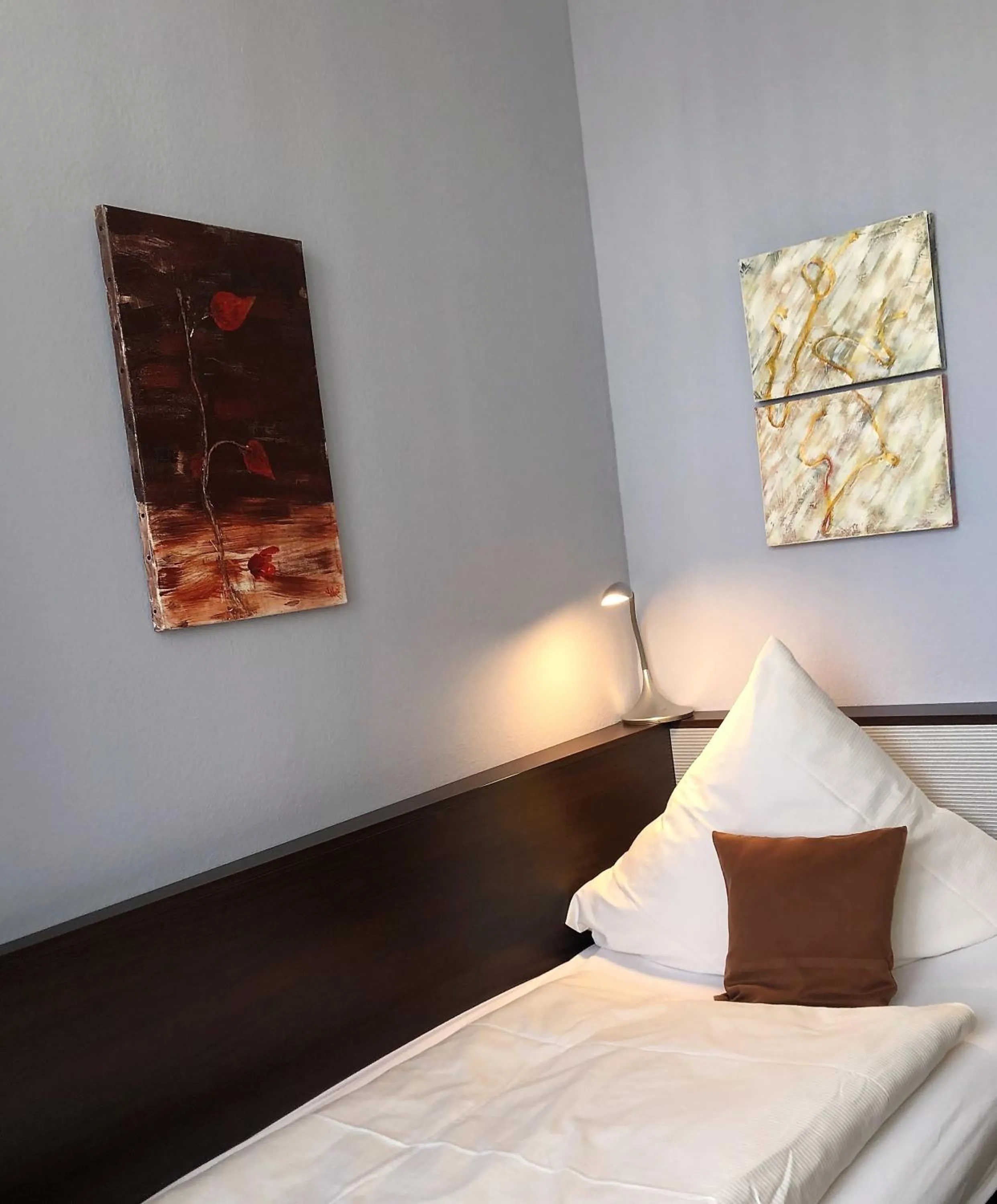 Bed in Hotel Stadt Hamburg am Fluss Saarbrücken