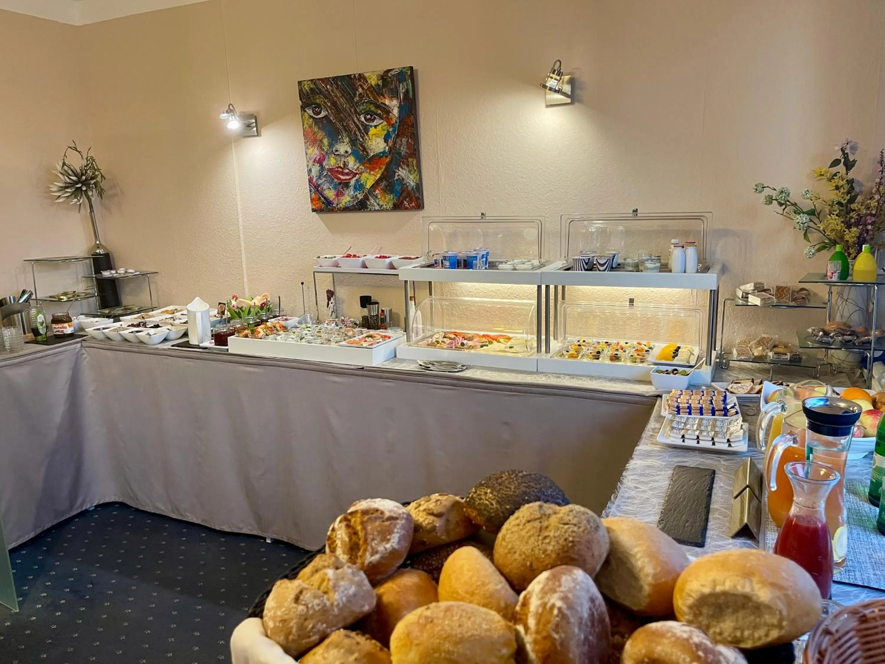 Buffet breakfast in Hotel Stadt Hamburg am Fluss Saarbrücken