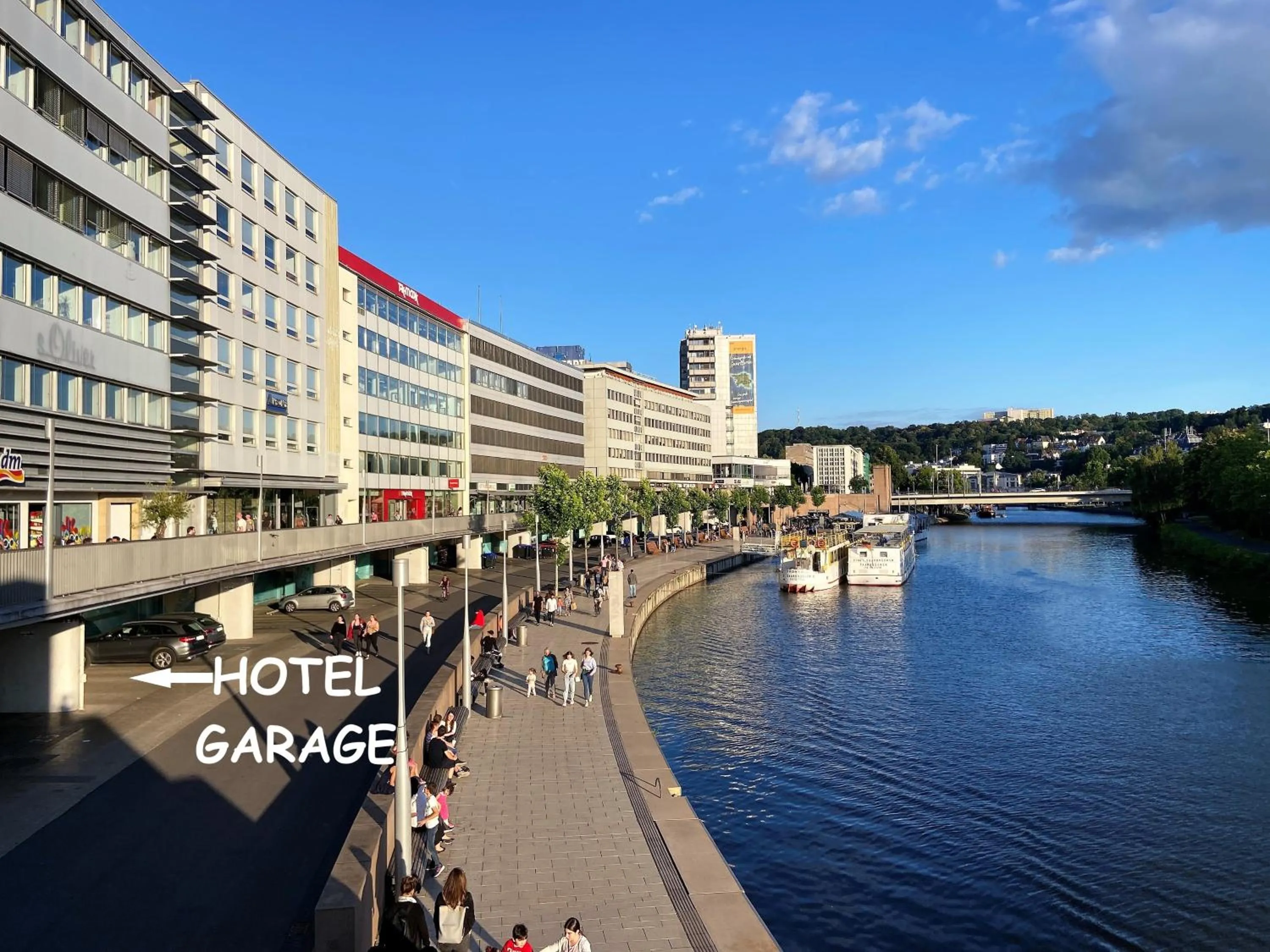 Property building in Hotel Stadt Hamburg am Fluss Saarbrücken