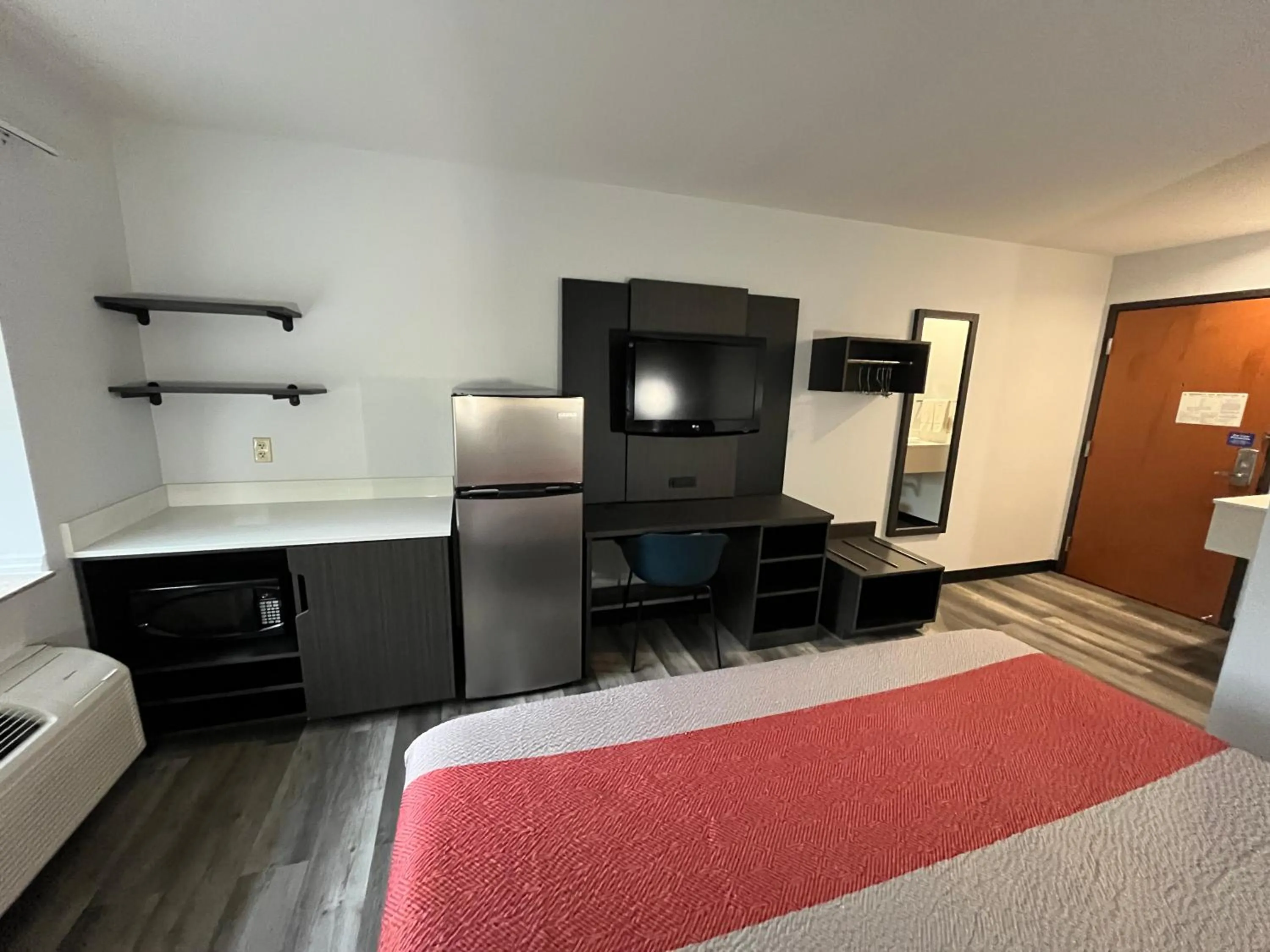 Bedroom, Bed in Studio 6 Suites Urbana, IL