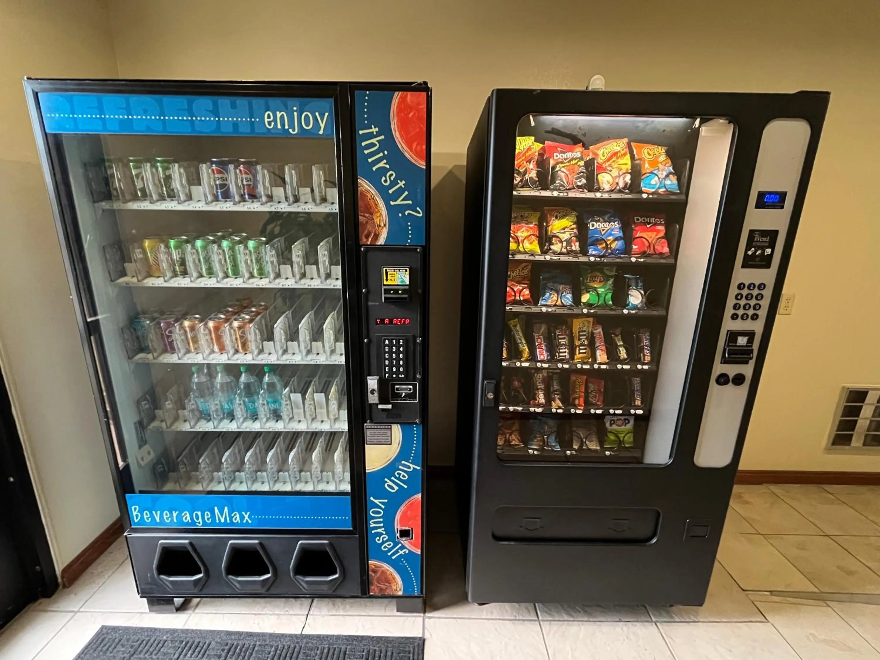 vending machine in Studio 6 Suites Urbana, IL