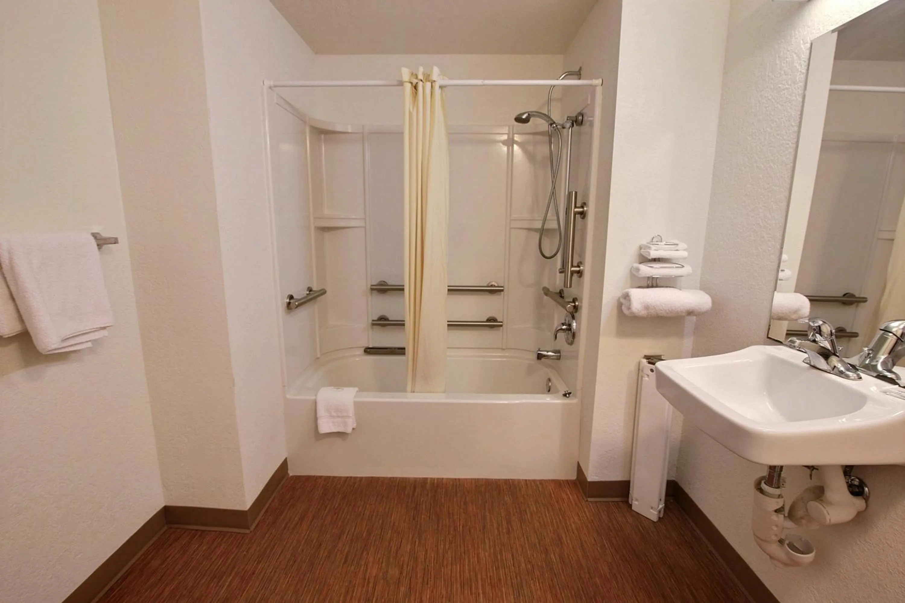 Bathroom in Studio 6 Suites Urbana, IL