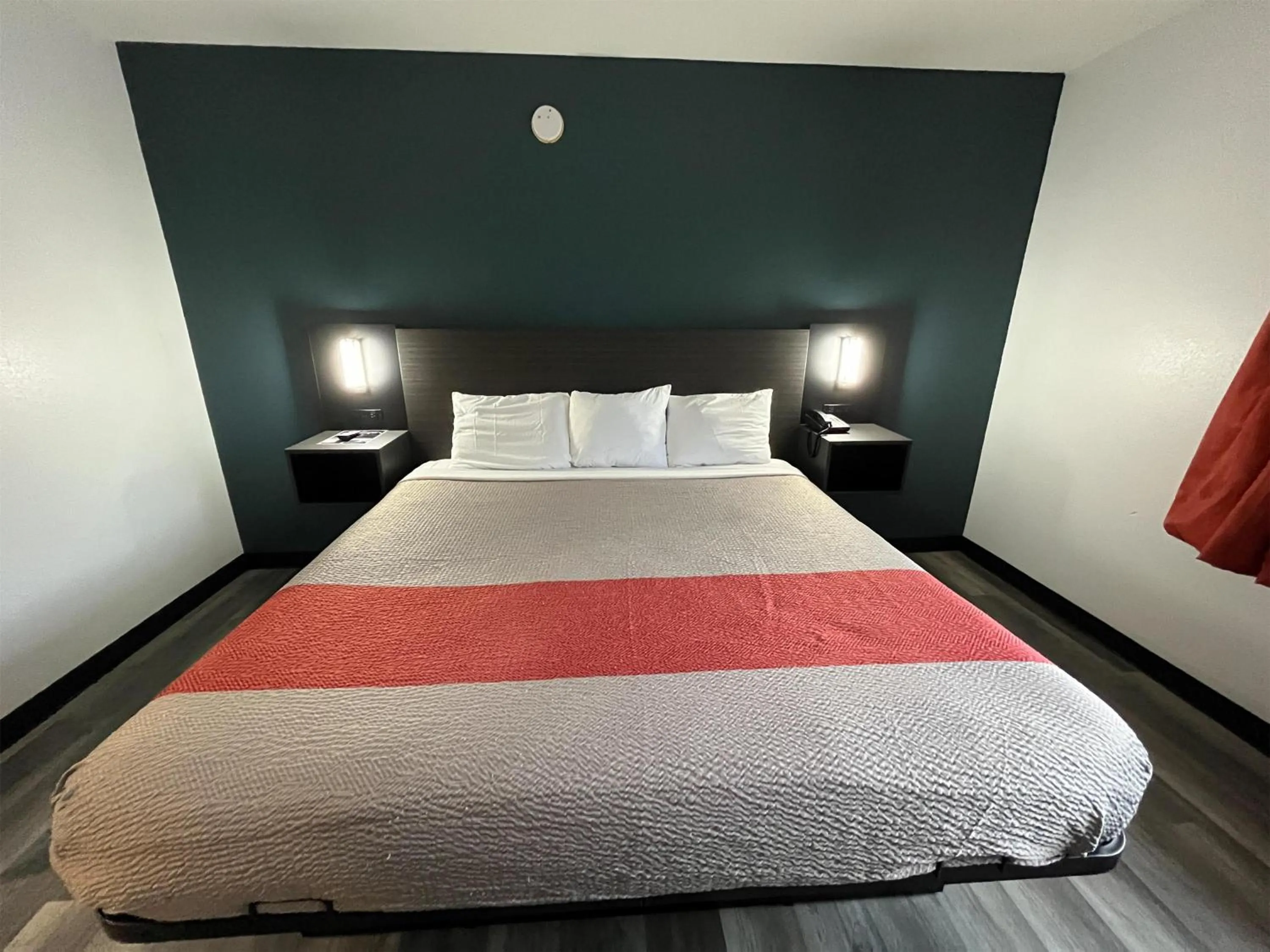 Photo of the whole room, Bed in Studio 6 Suites Urbana, IL