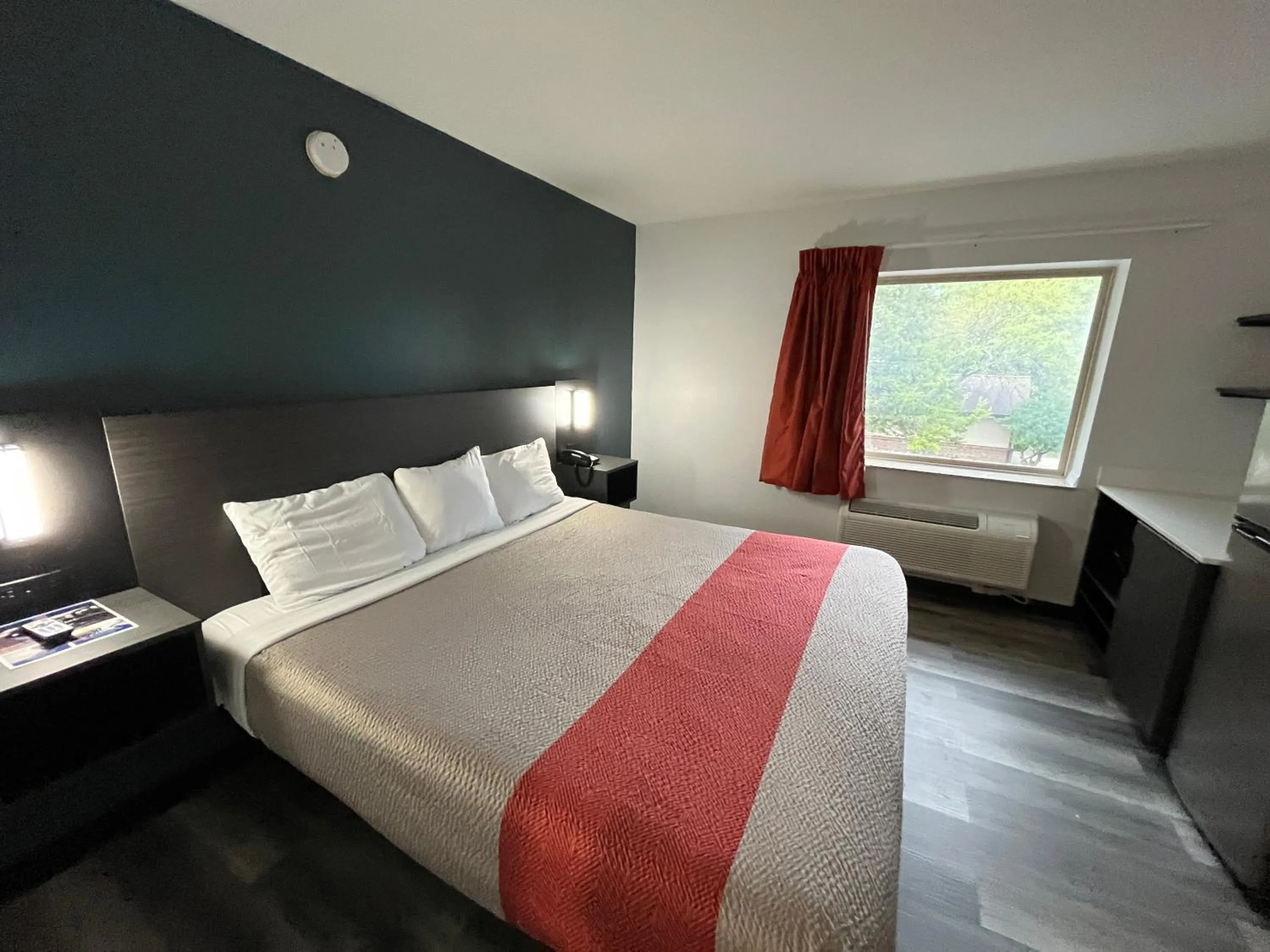 Bedroom, Bed in Studio 6 Suites Urbana, IL