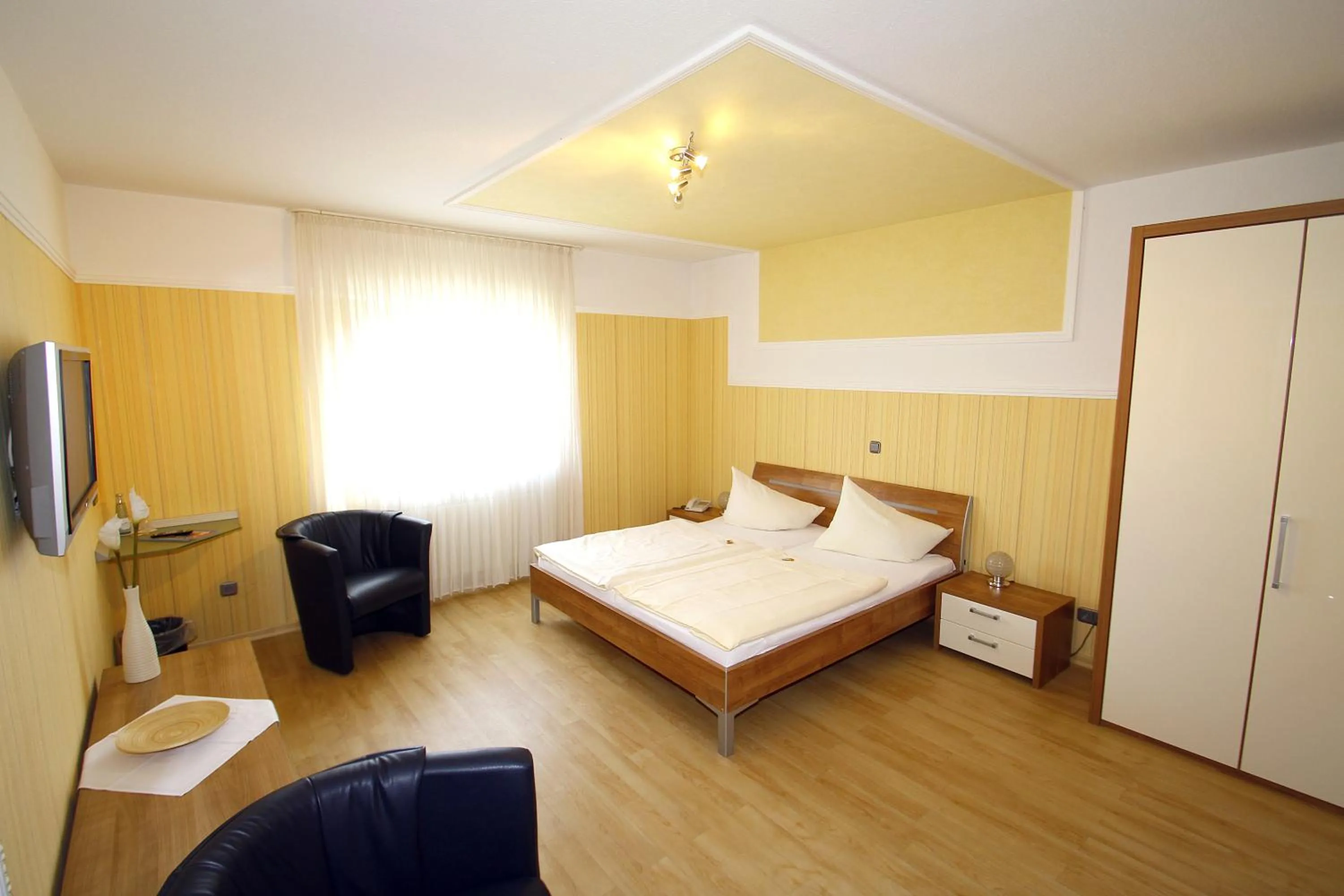 Photo of the whole room, Bed in Hotel Geromont