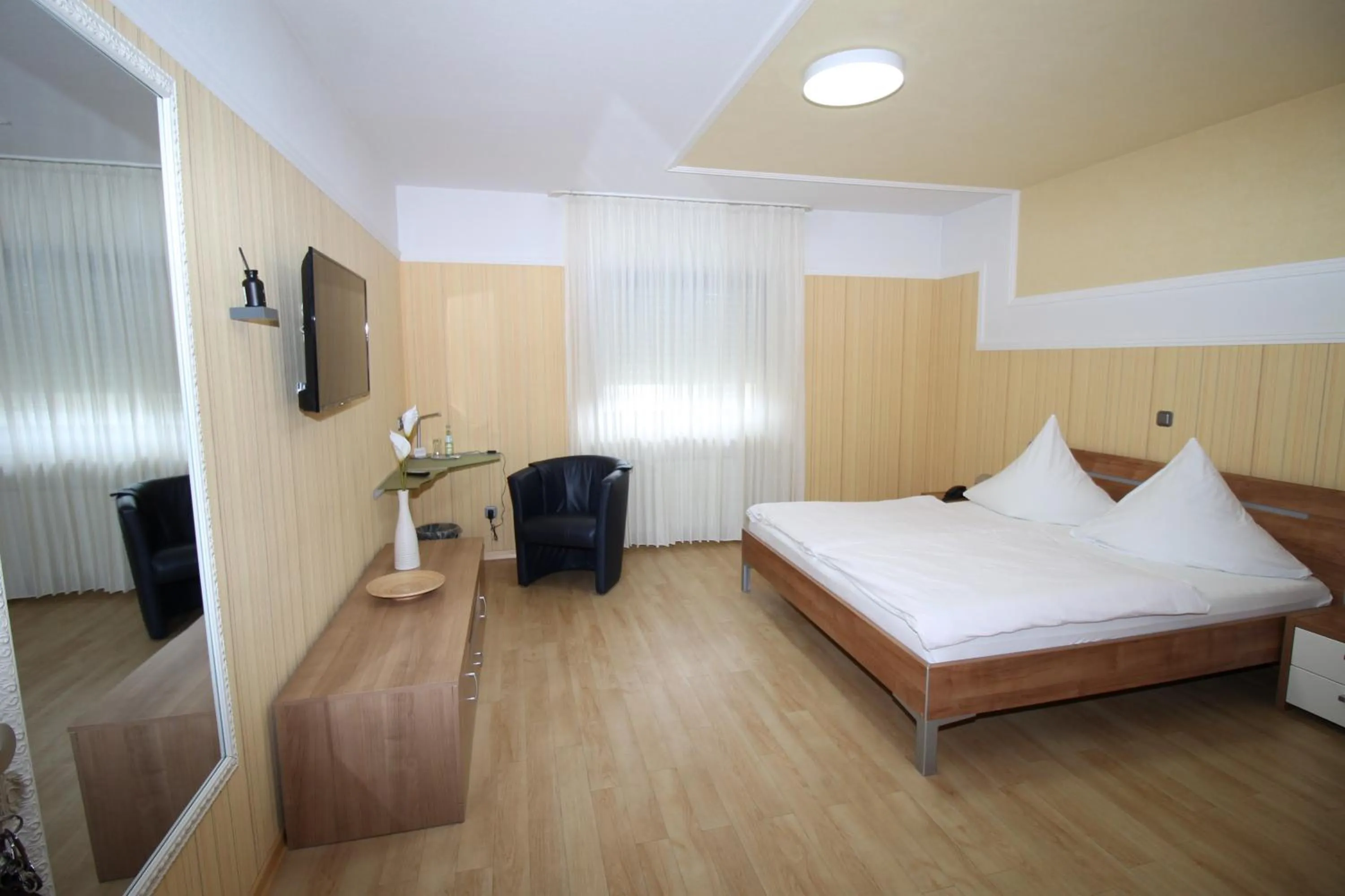 Photo of the whole room, Bed in Hotel Geromont