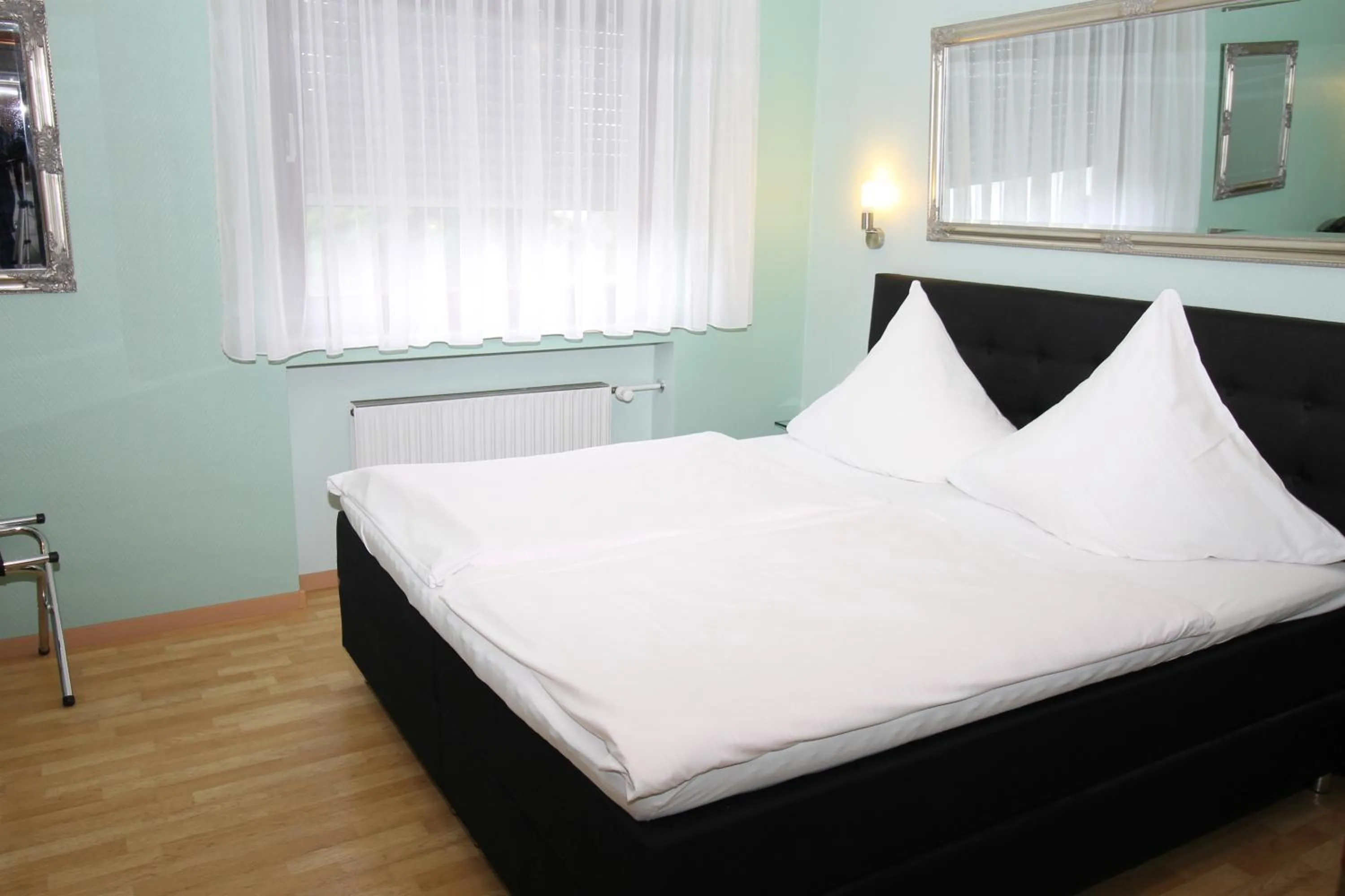 Photo of the whole room, Bed in Hotel Geromont
