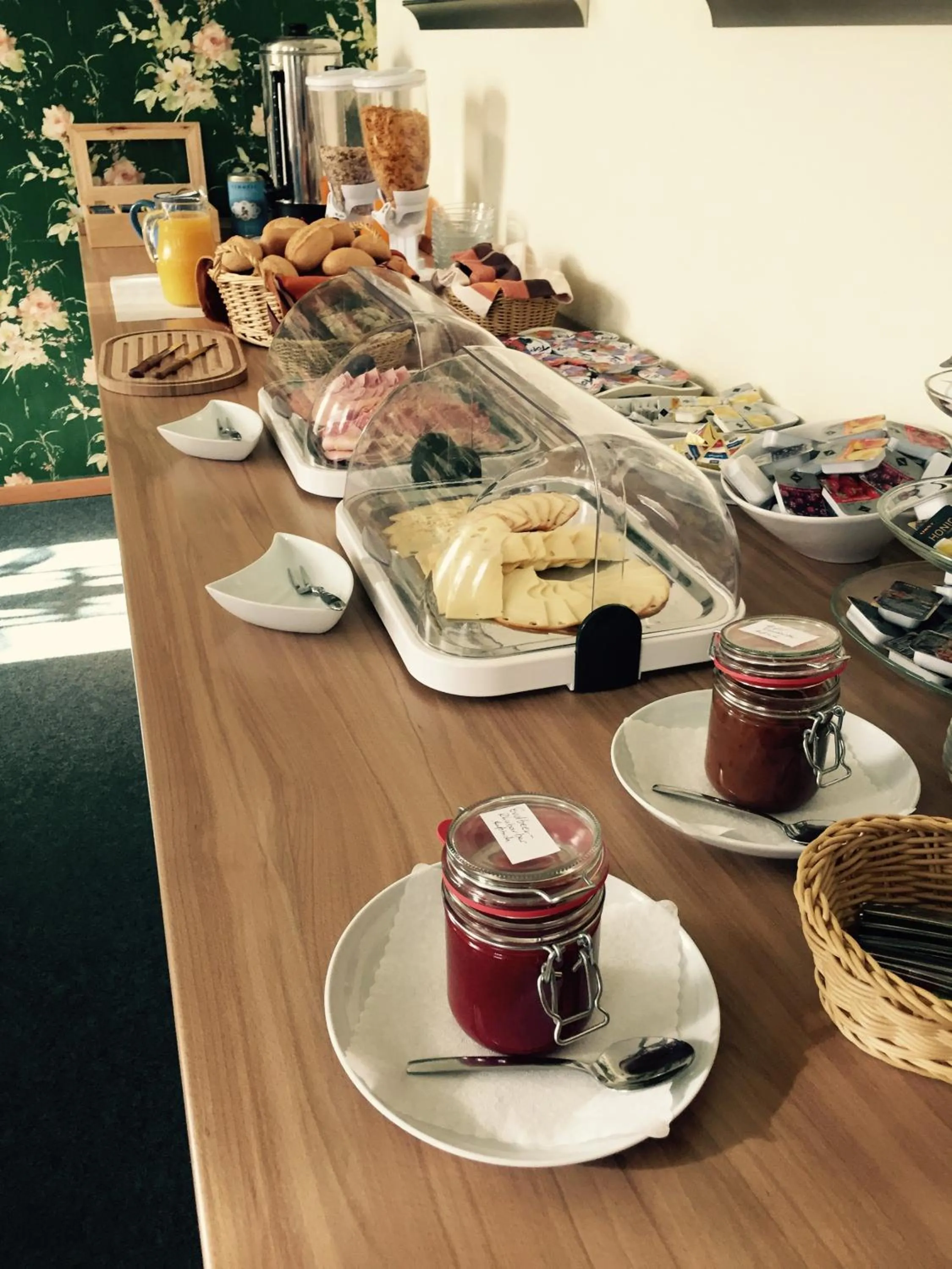 Buffet breakfast in Landhotel Possendorf