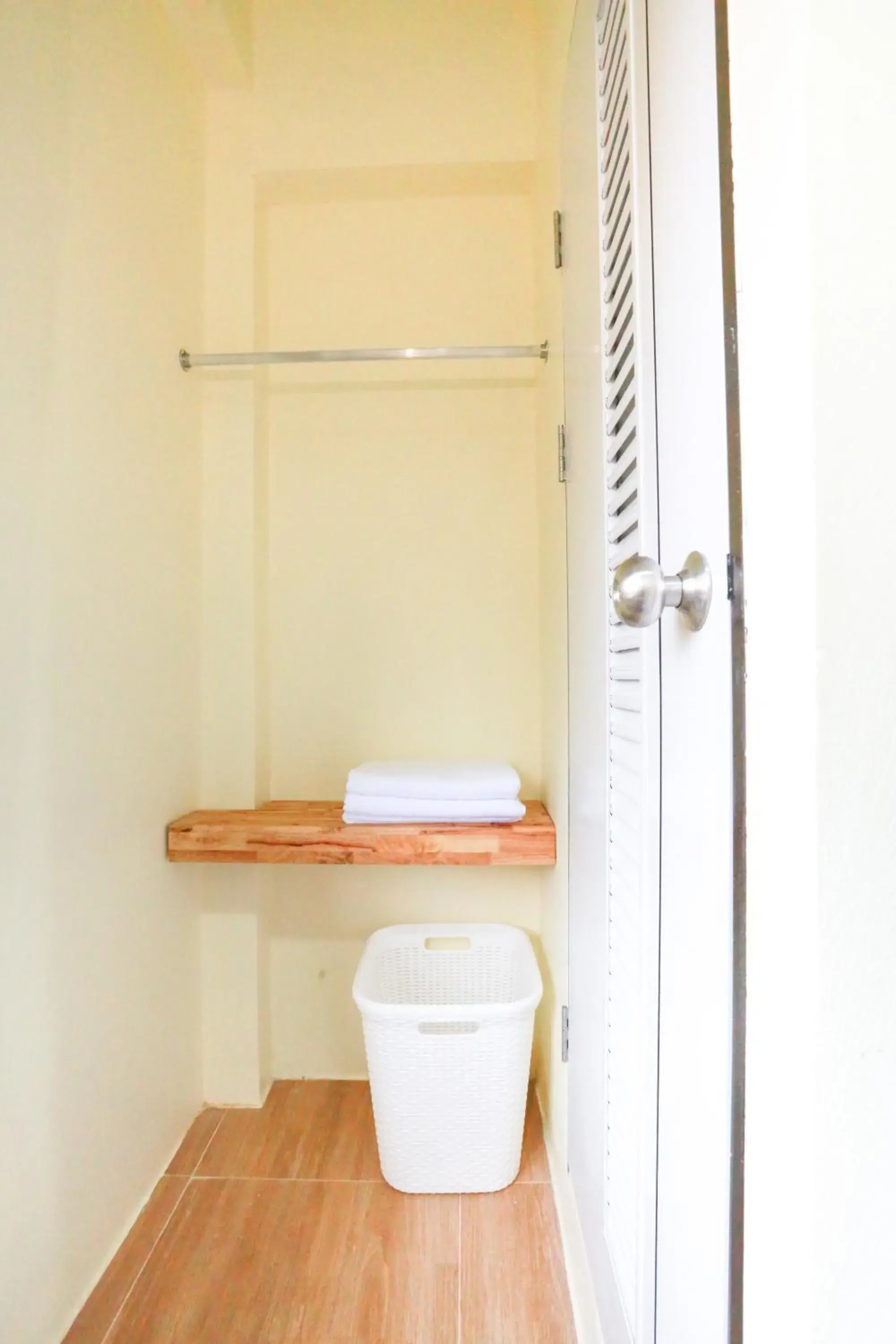 Area and facilities in INTERest POSHTEL Area and facilities in INTERest POSHTEL