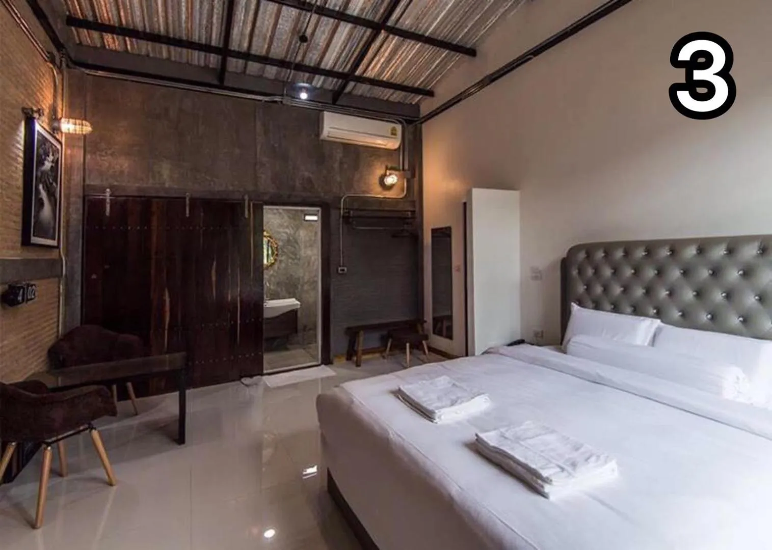 Photo of the whole room, Bed in Na Klongluang Boutique Resort