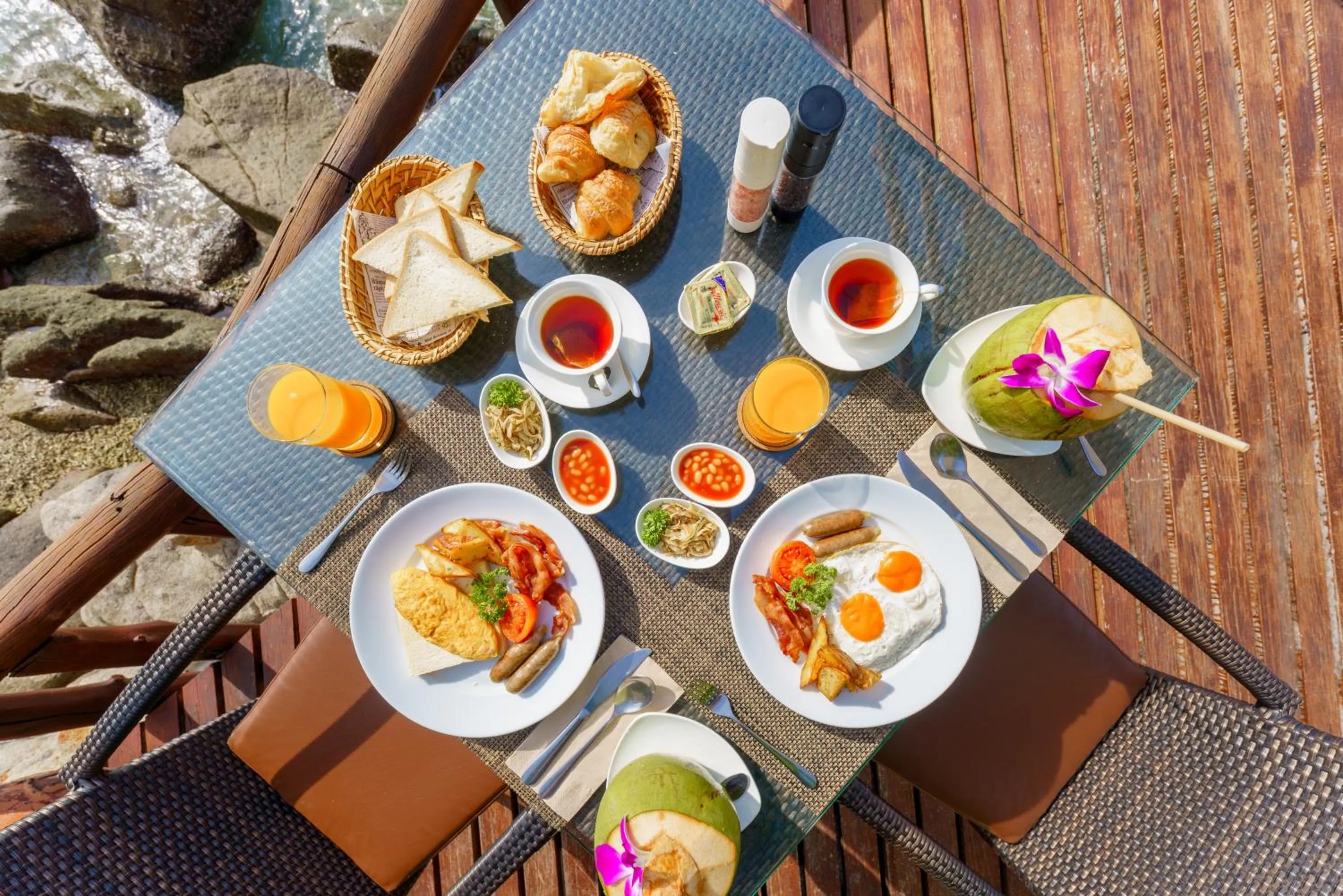 Food and drinks in View Point Resort