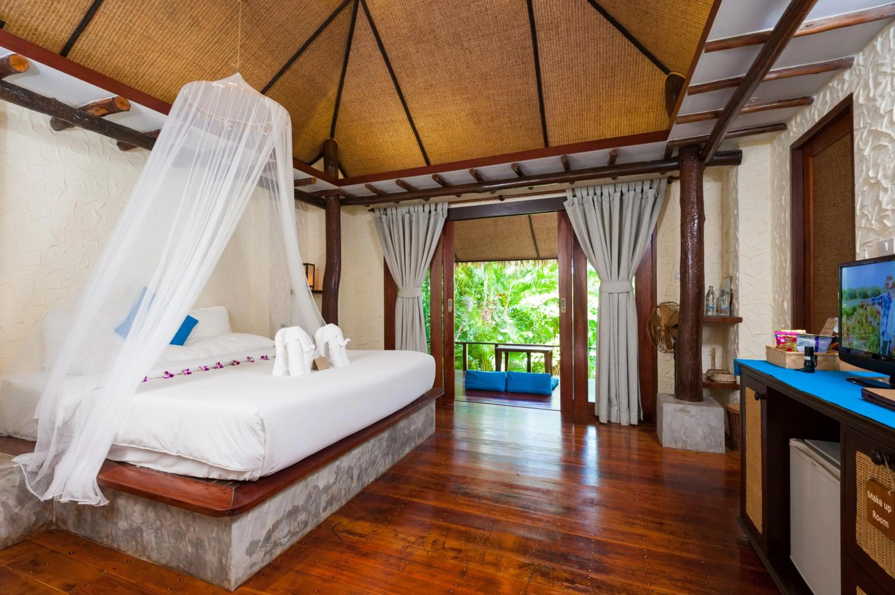 Bedroom, Bed in View Point Resort