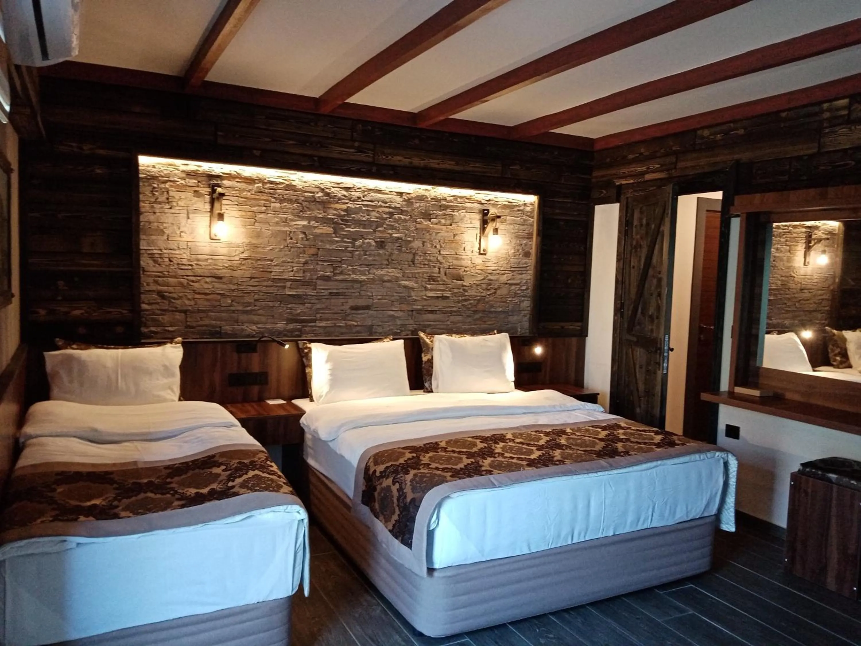Bedroom, Bed in SARIGERME NEW GATE HOTEL