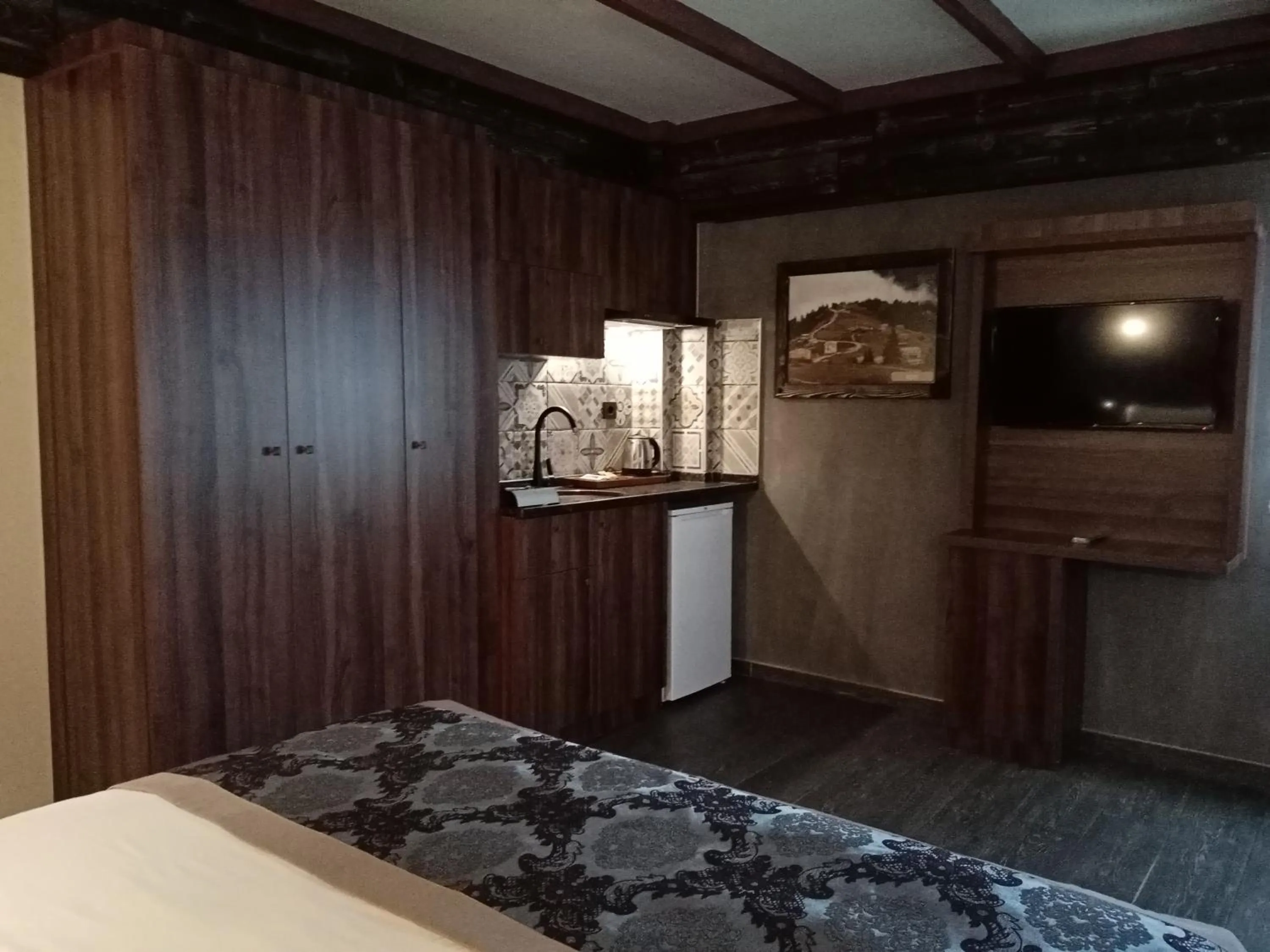 TV and multimedia, Bed in SARIGERME NEW GATE HOTEL