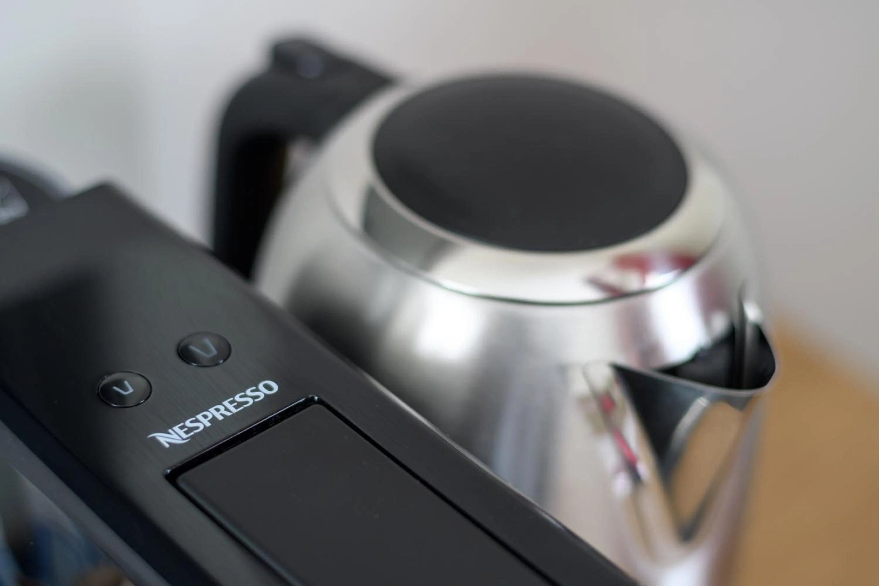 Coffee/tea facilities in Potnia Theron Suites