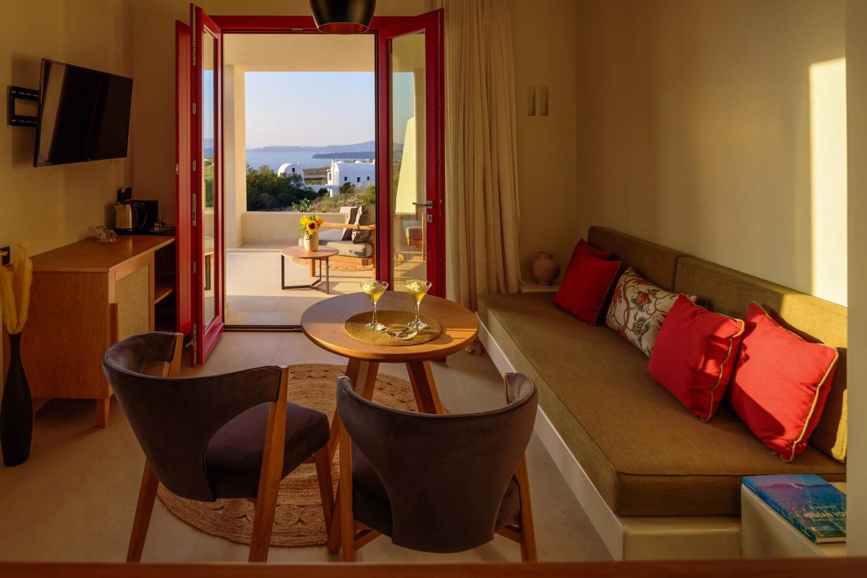 TV and multimedia in Potnia Theron Suites