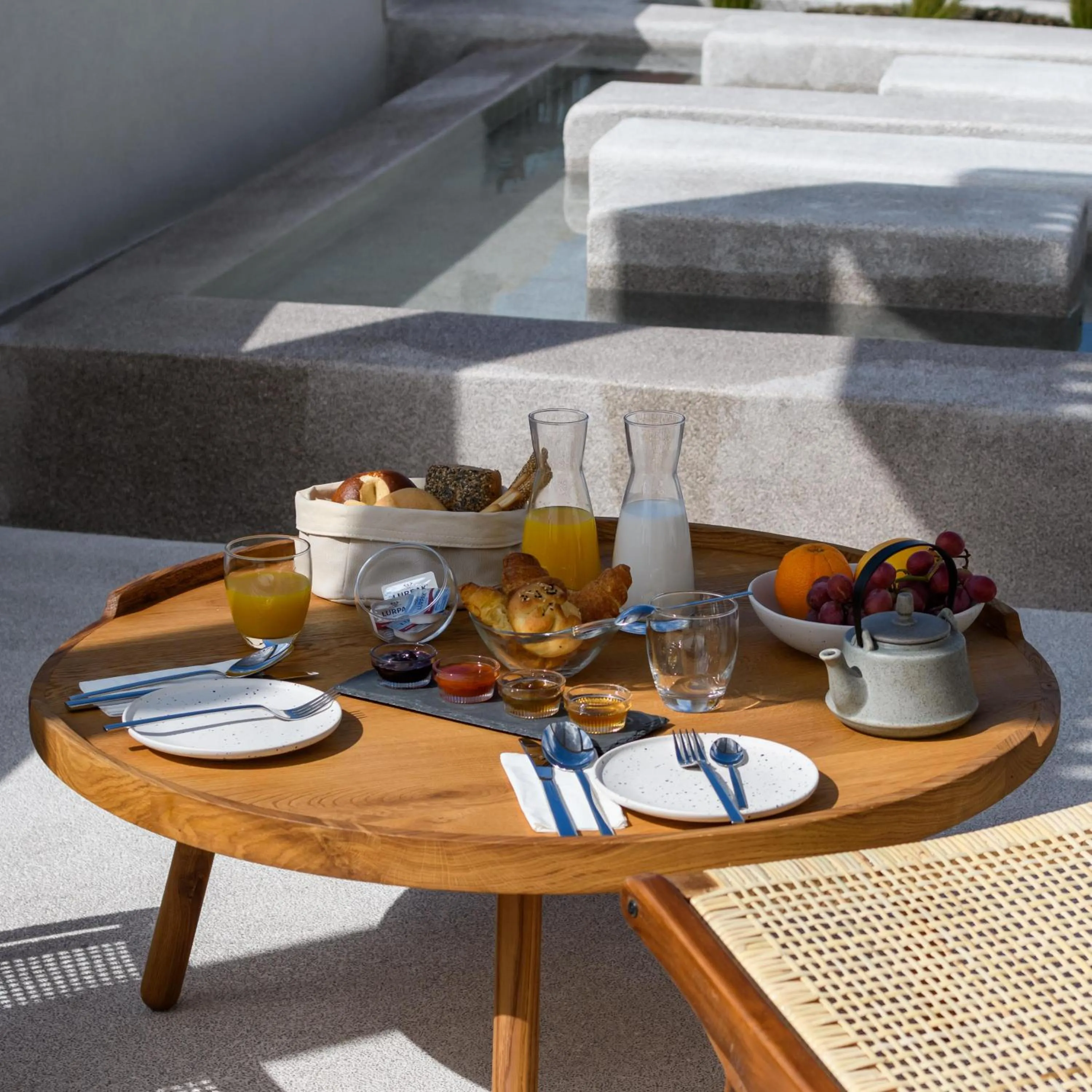 Day in Potnia Theron Suites