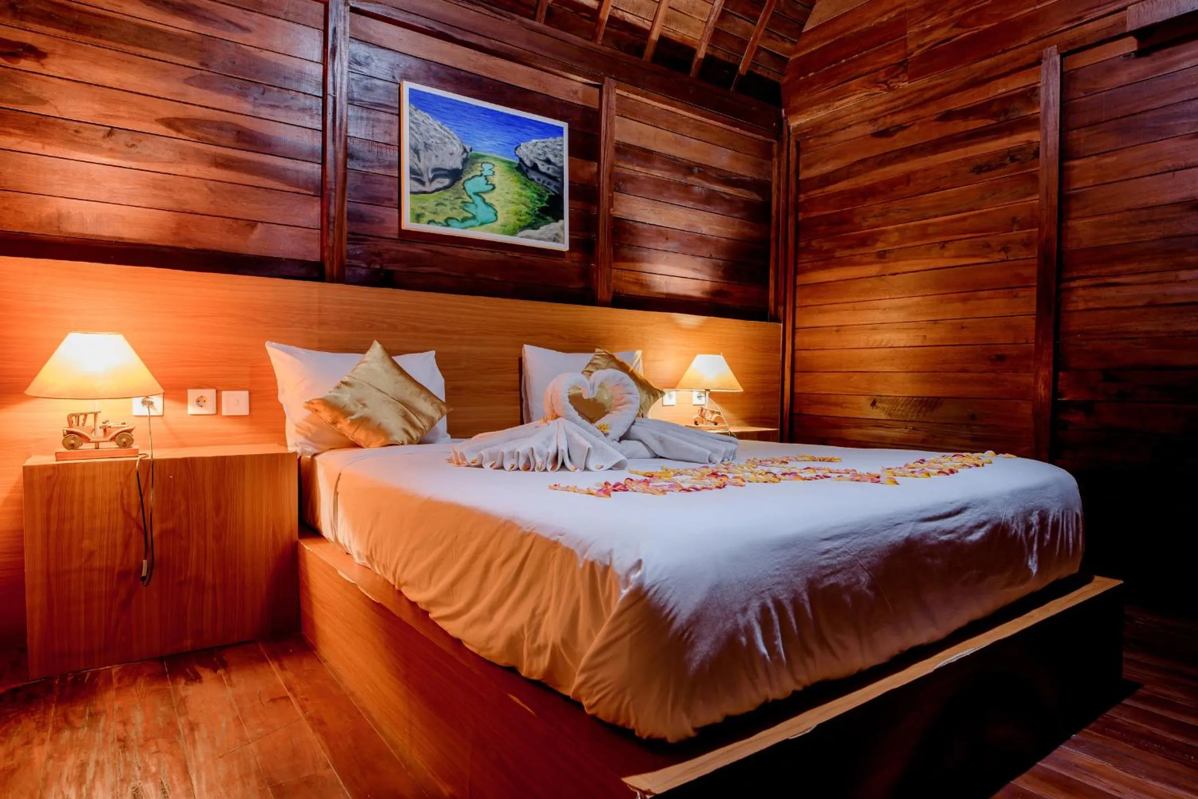 Bedroom, Bed in The Granyam Garden Cottage