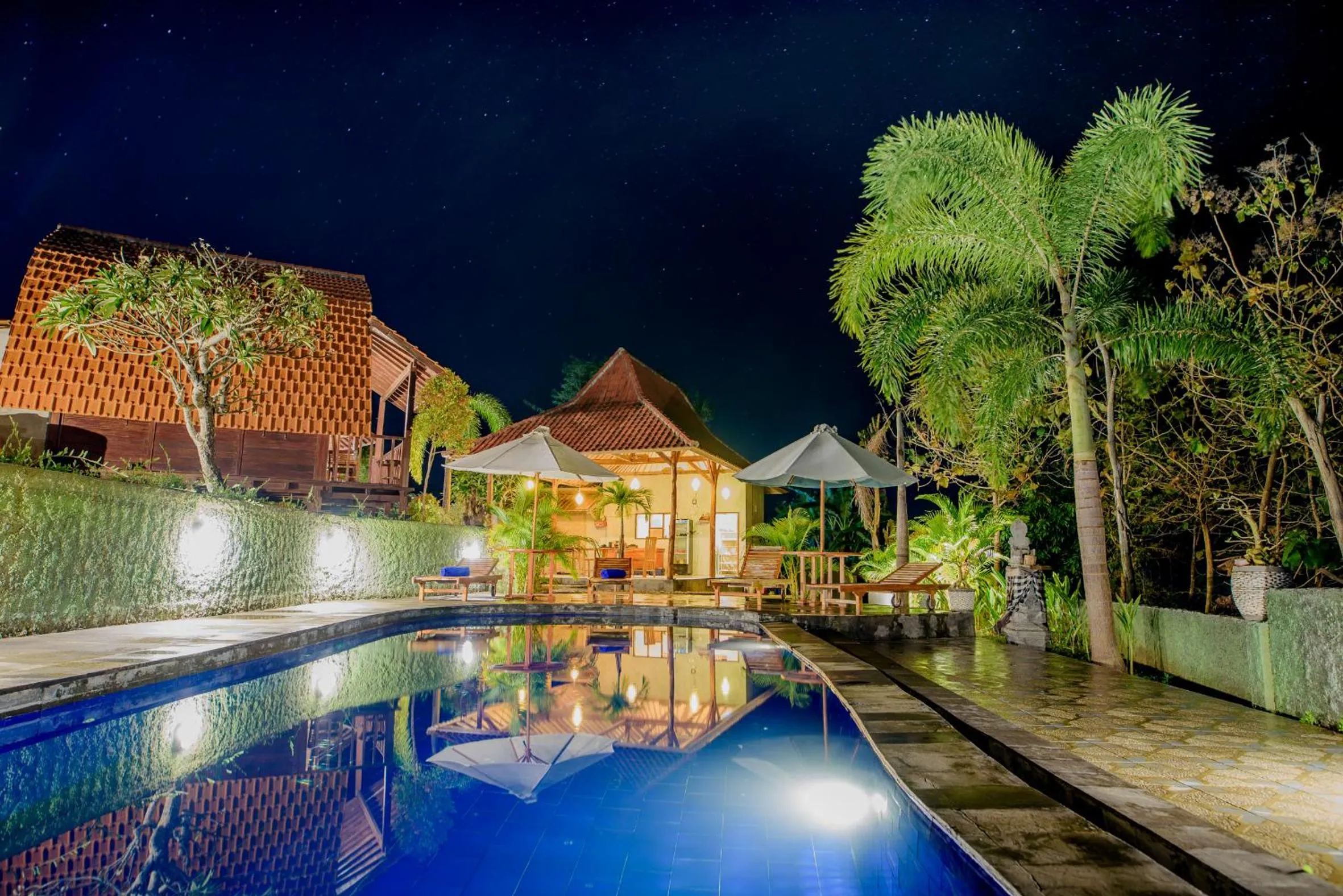 Swimming pool in The Granyam Garden Cottage
