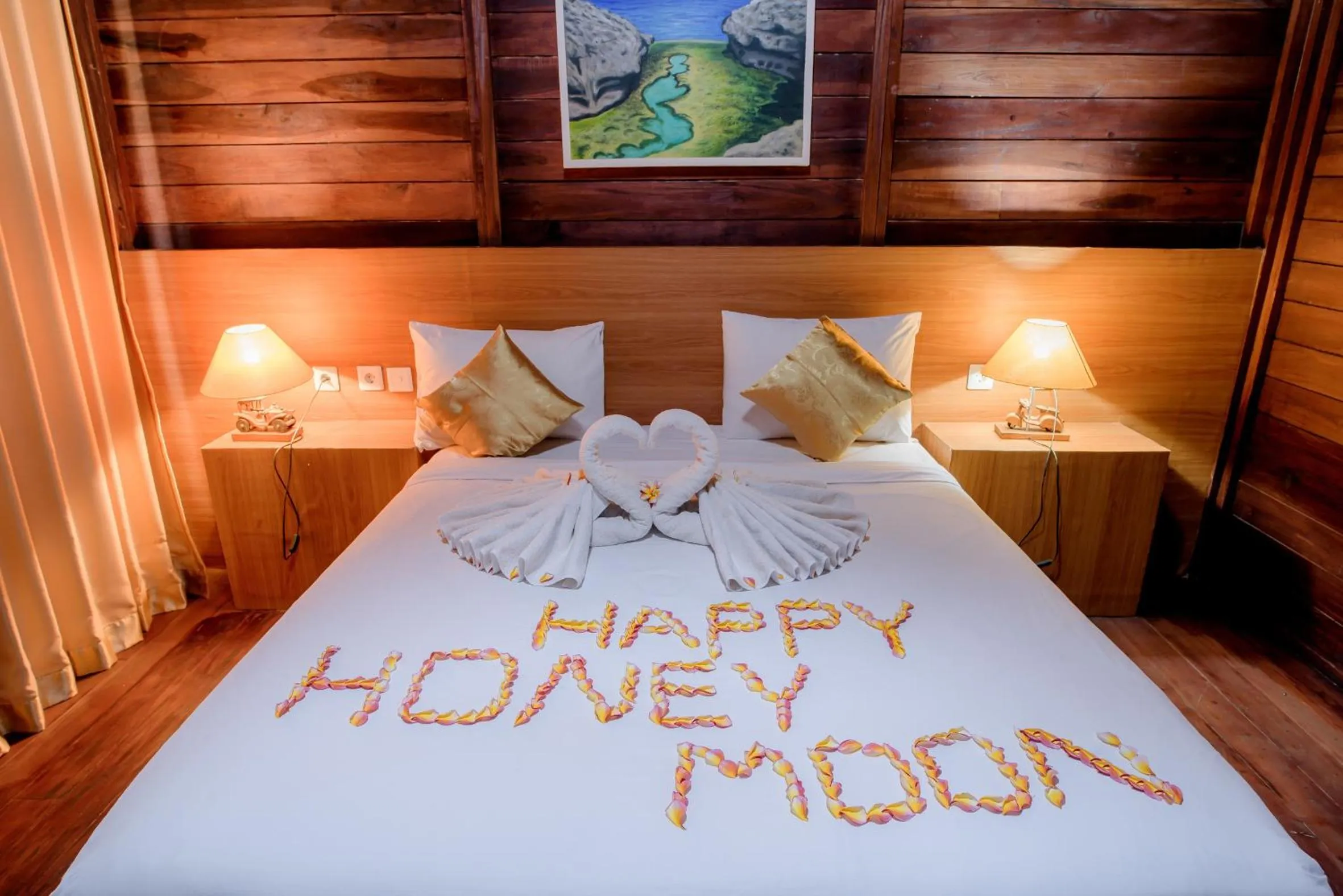 Bed in The Granyam Garden Cottage