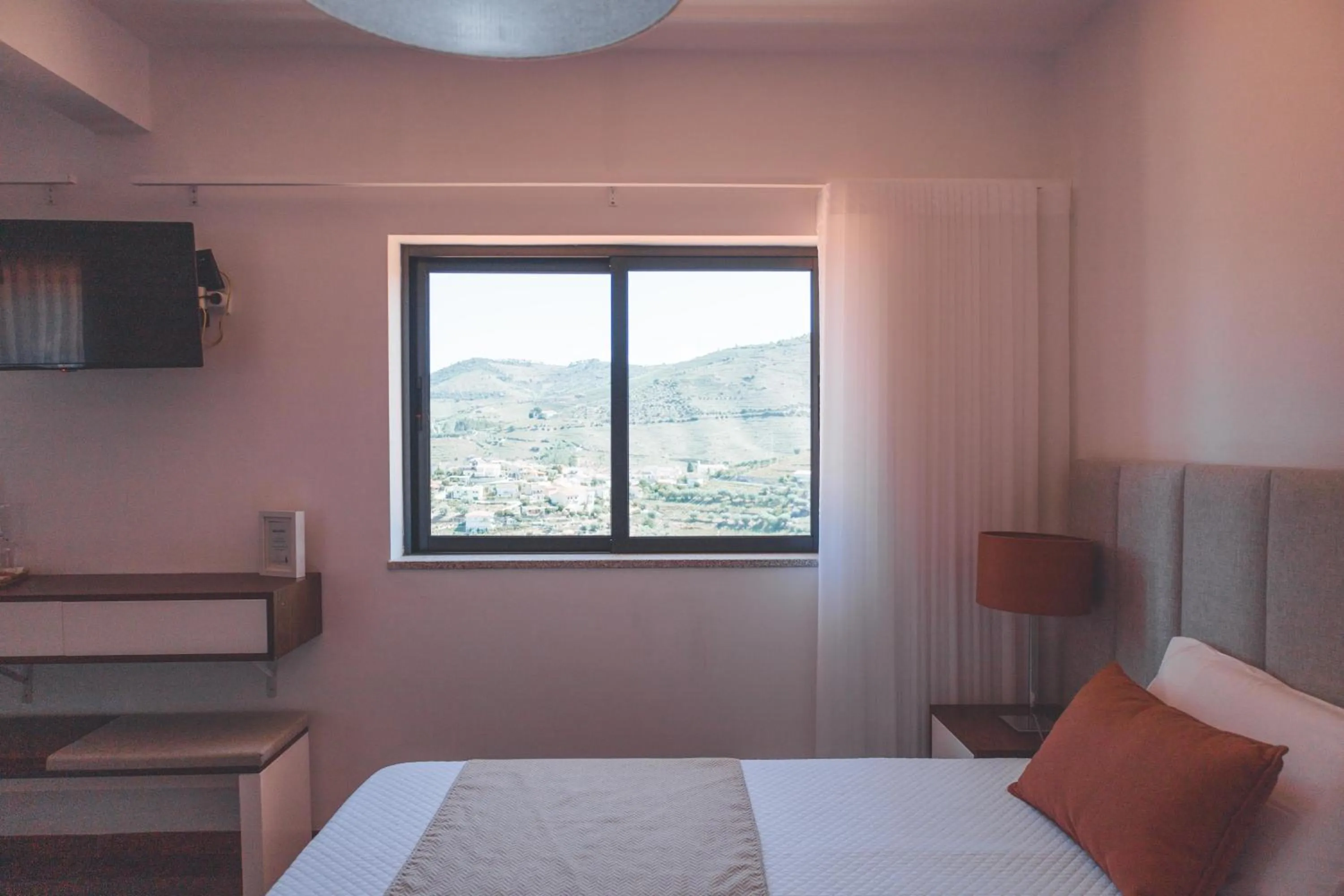 View (from property/room), Bed in Quinta da Portela Douro