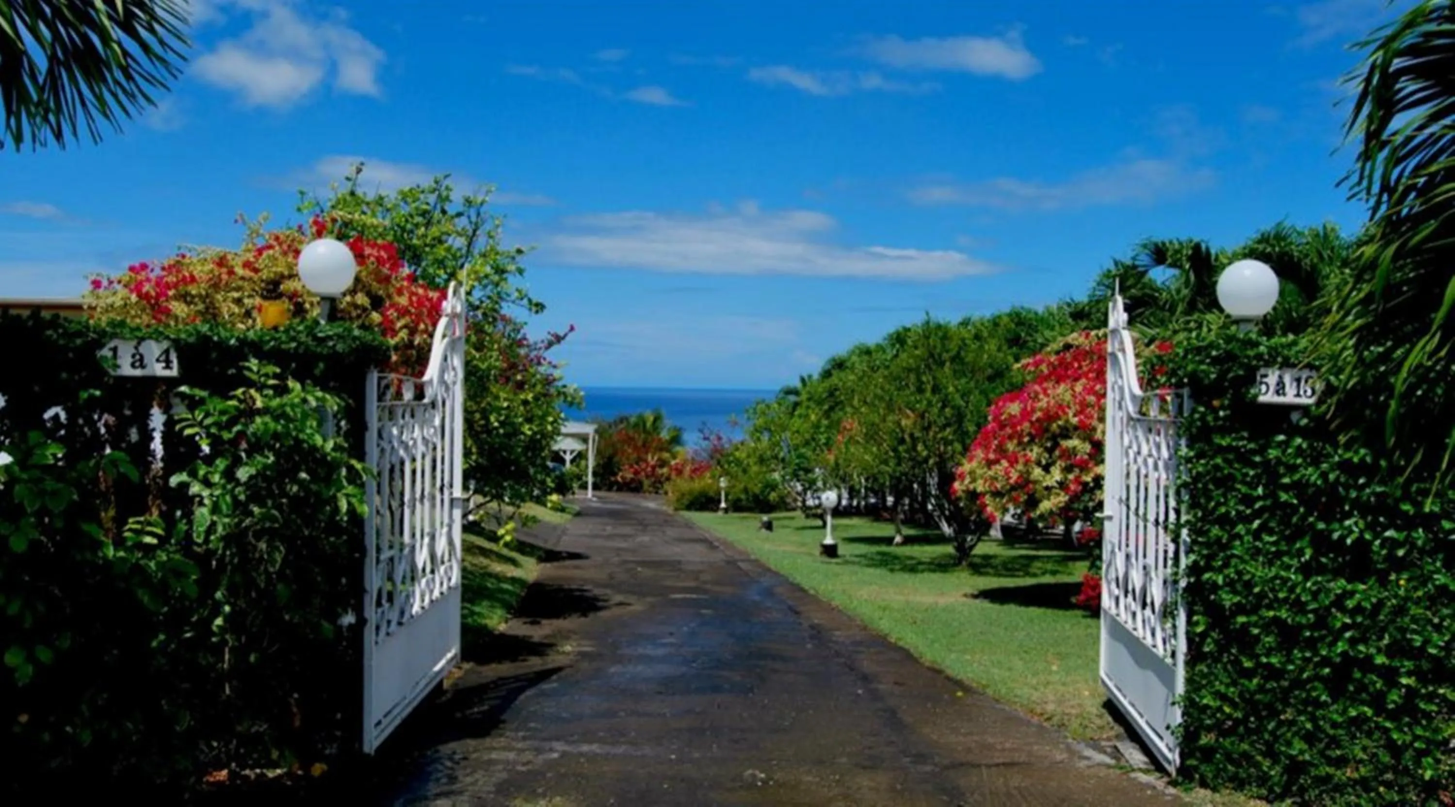 Facade/entrance in Résidence Paradis Tropical