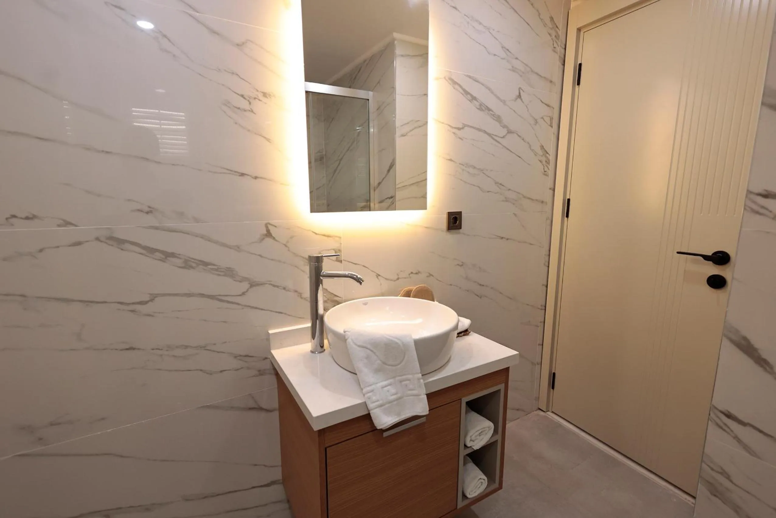 Bathroom in mustang suite hotel