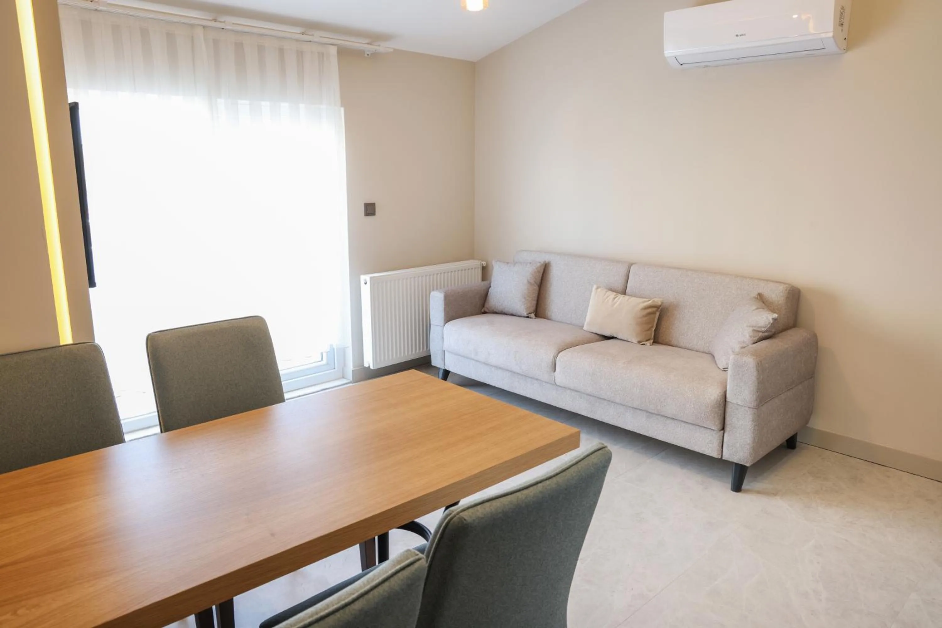 Living room in mustang suite hotel