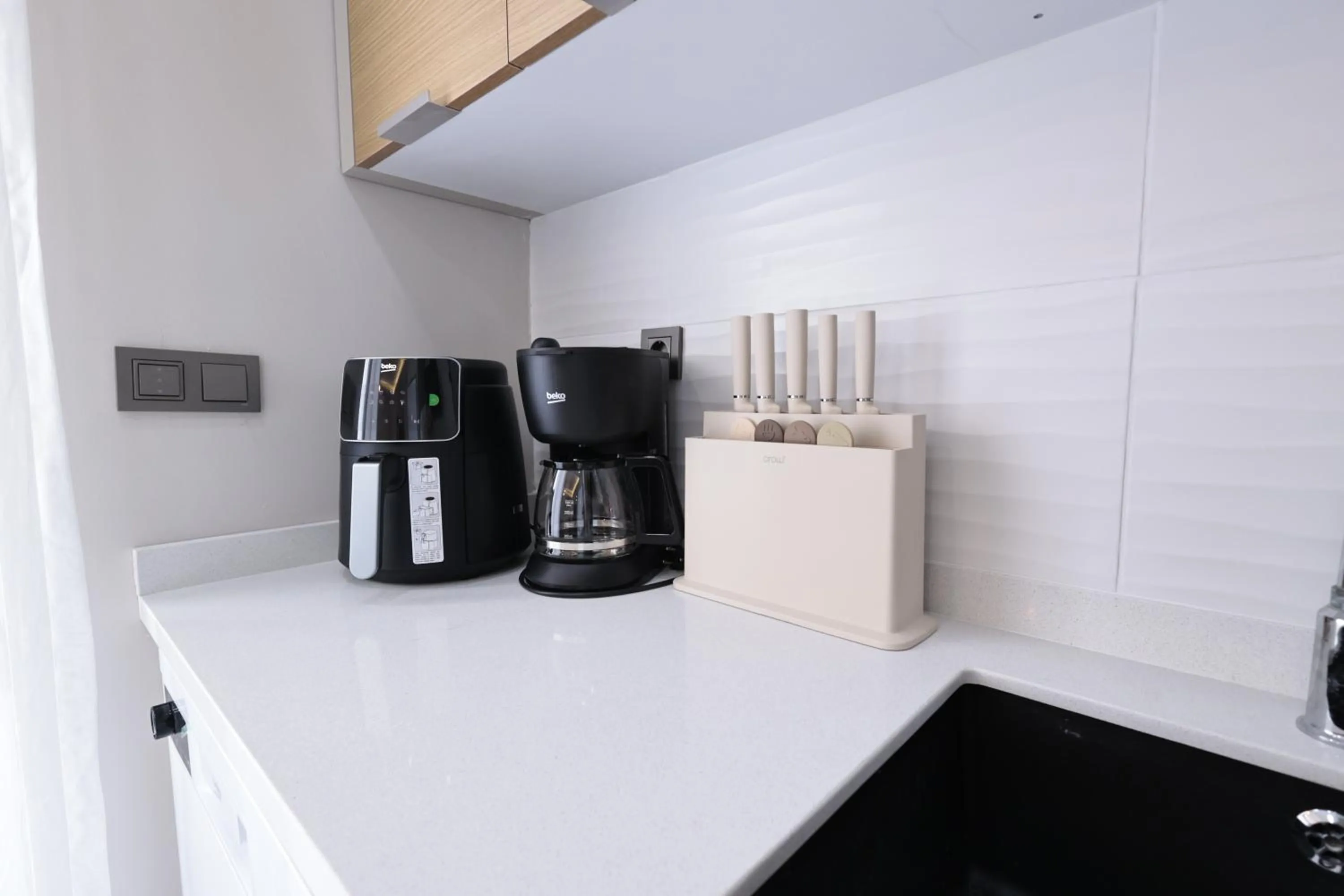 kitchen in mustang suite hotel