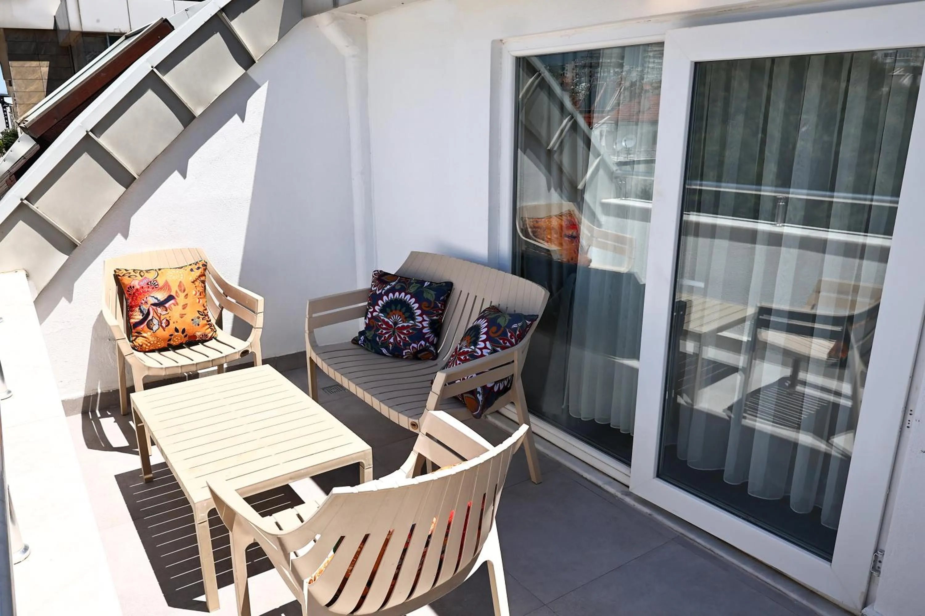 Balcony/Terrace in mustang suite hotel