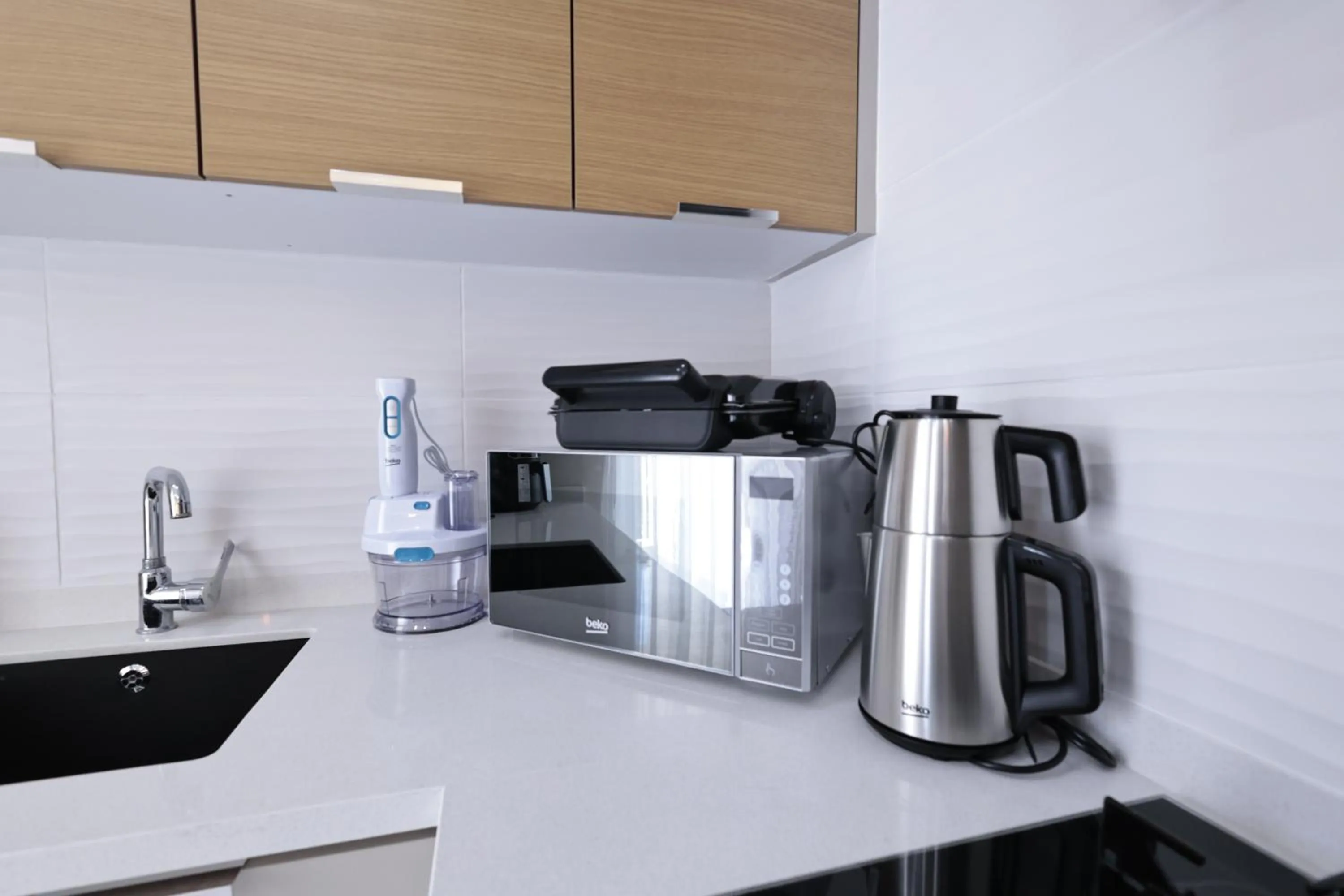 kitchen in mustang suite hotel