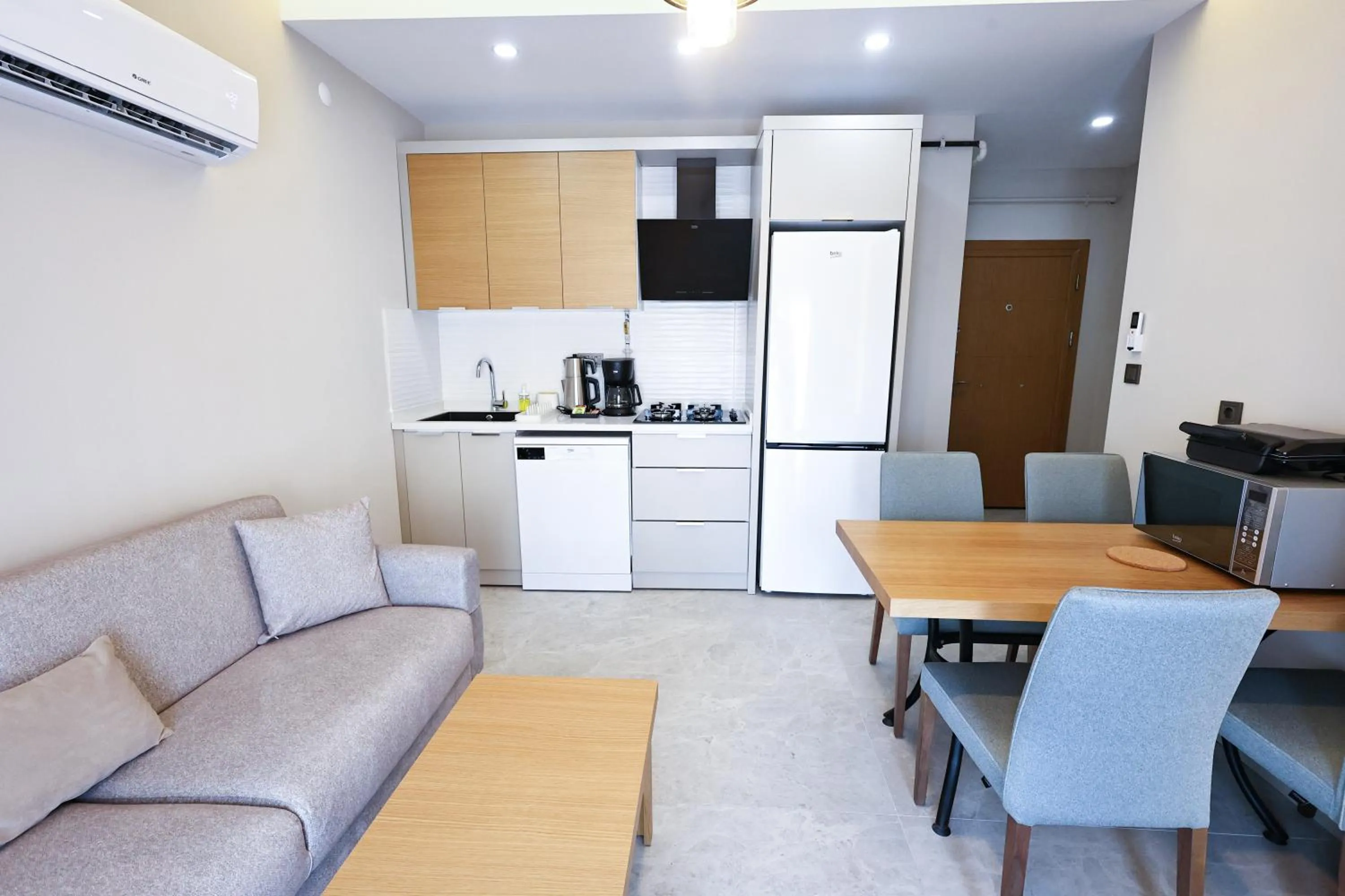 kitchen in mustang suite hotel