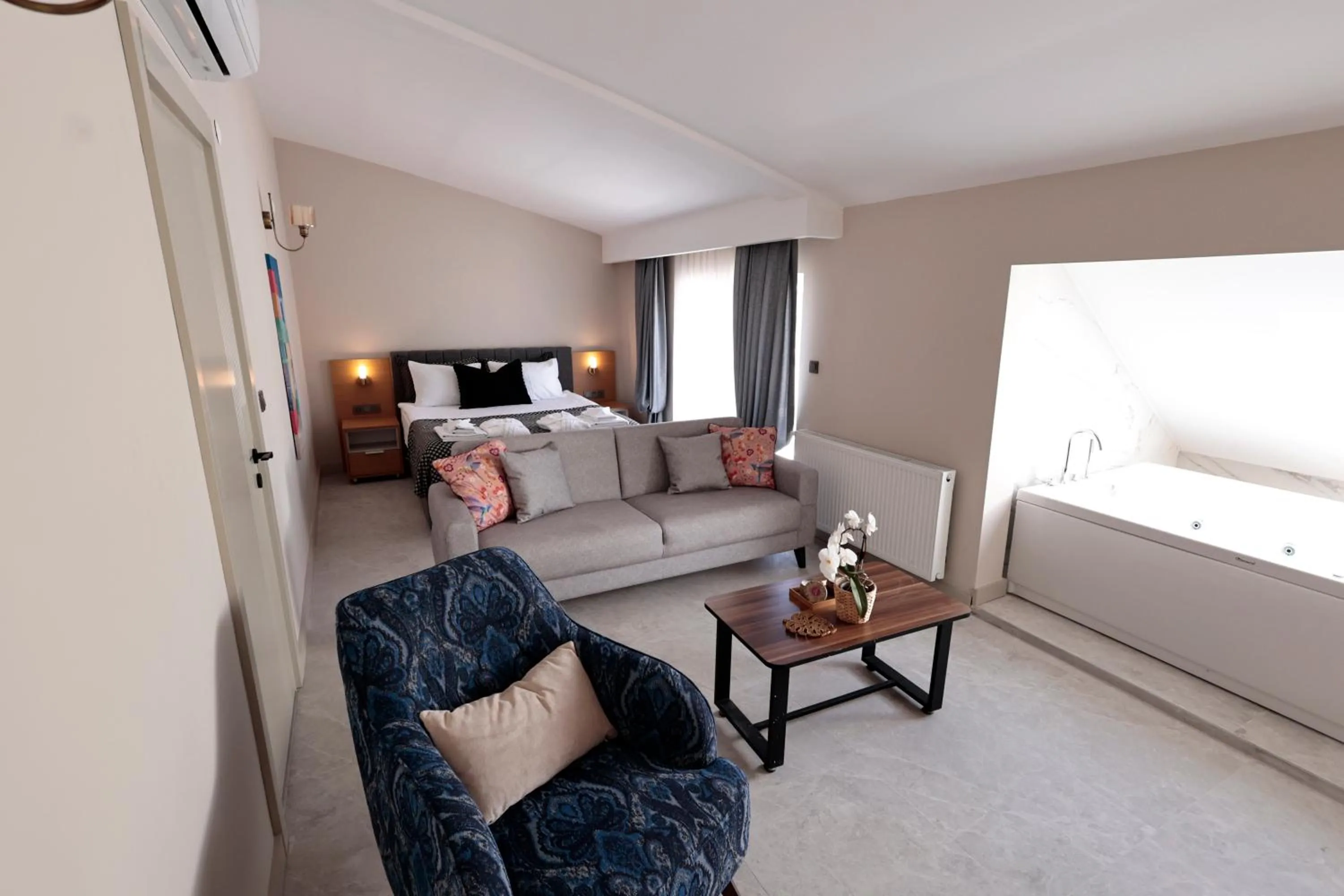 Bed in mustang suite hotel